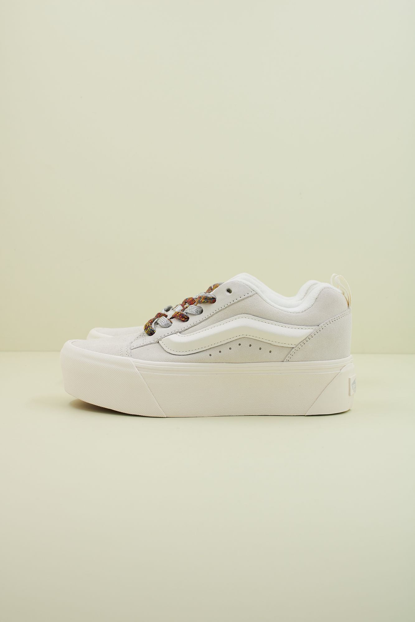 VANS KNU STACK en color BLANCO (1)