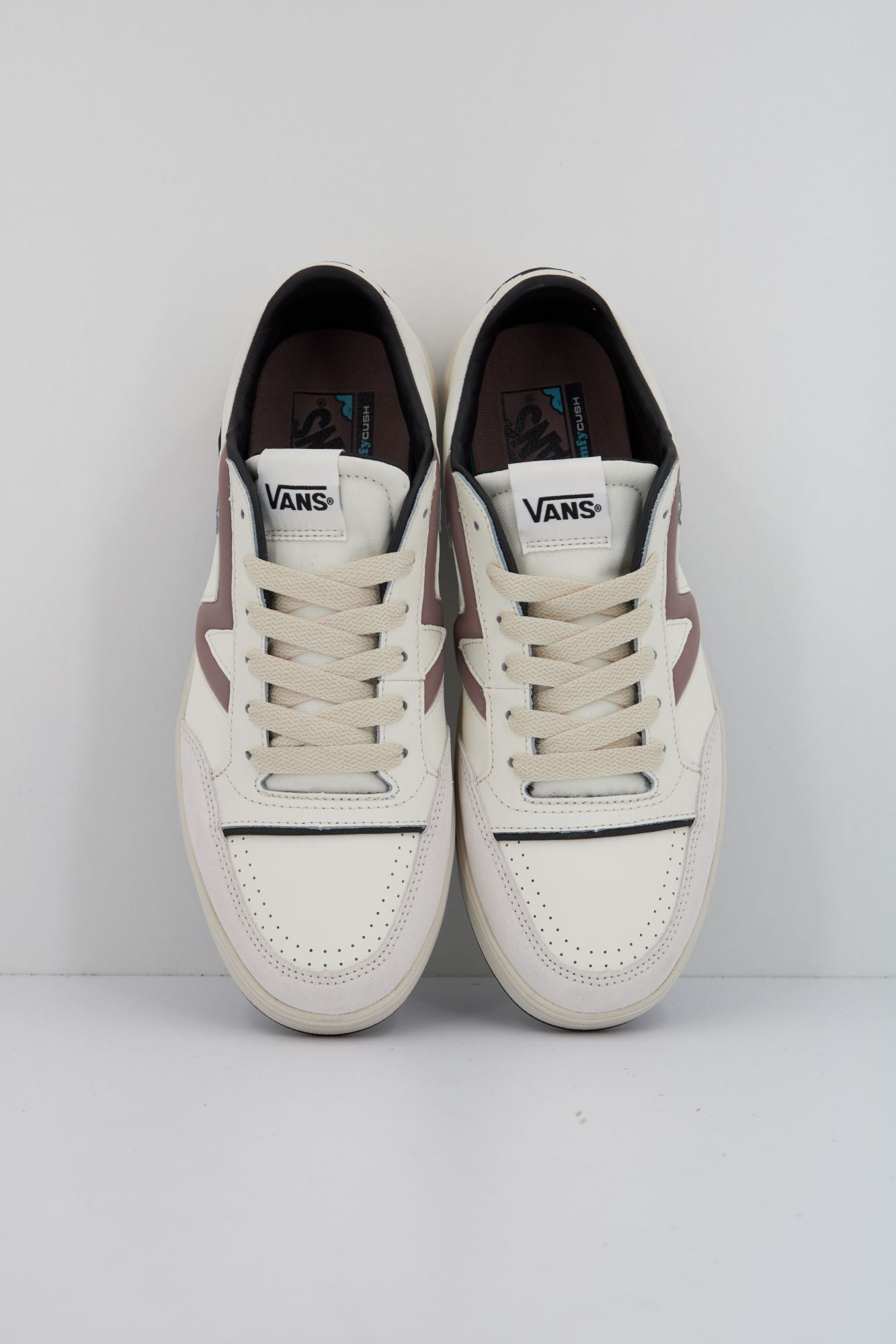 VANS LOWLAND CC JMP R VINTA en color BLANCO (2)