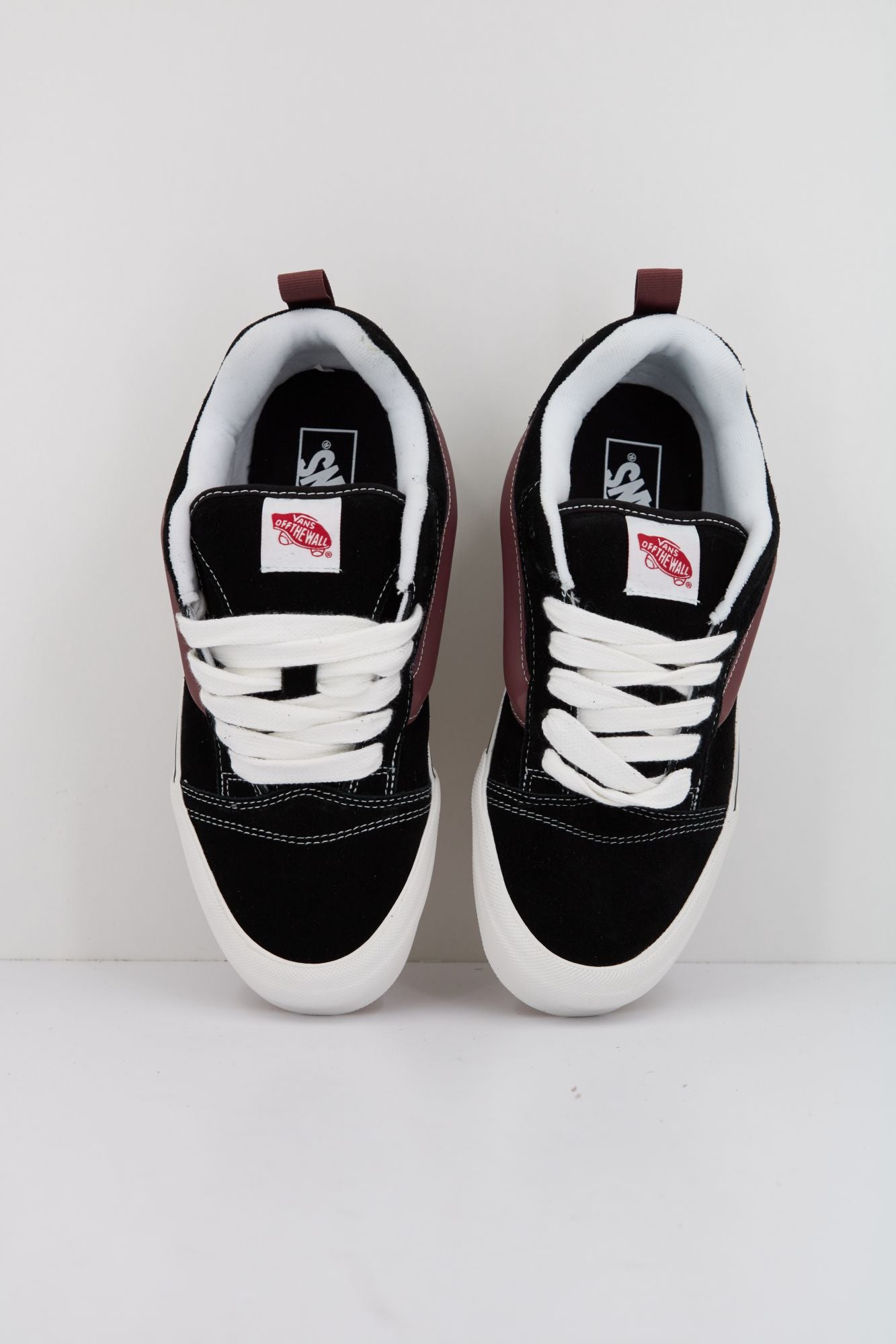 VANS KNU SKOOL en color NEGRO (2)