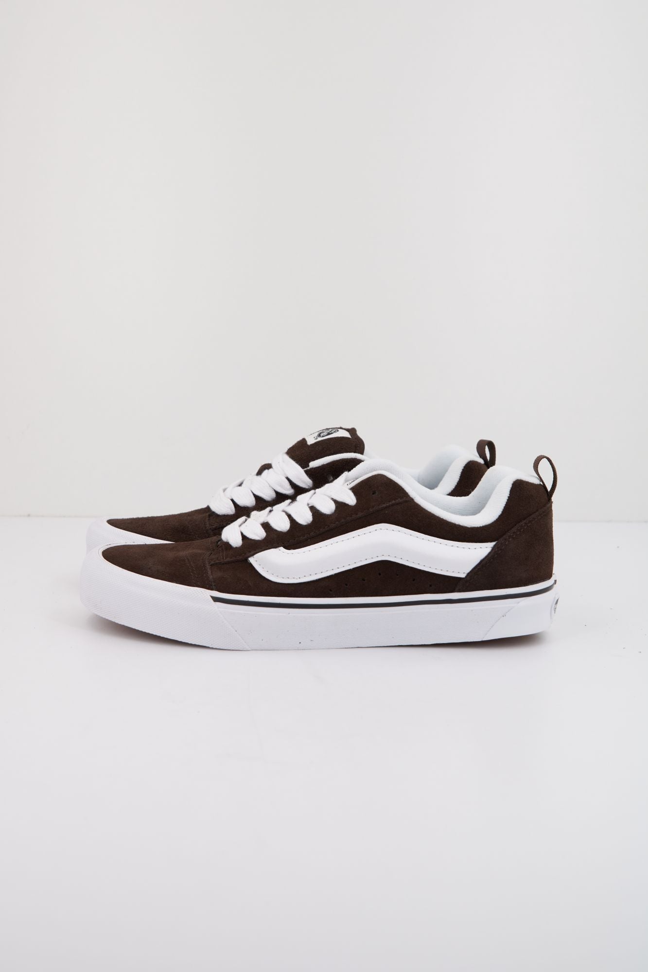 VANS KNU SKOOL en color MARRON (1)