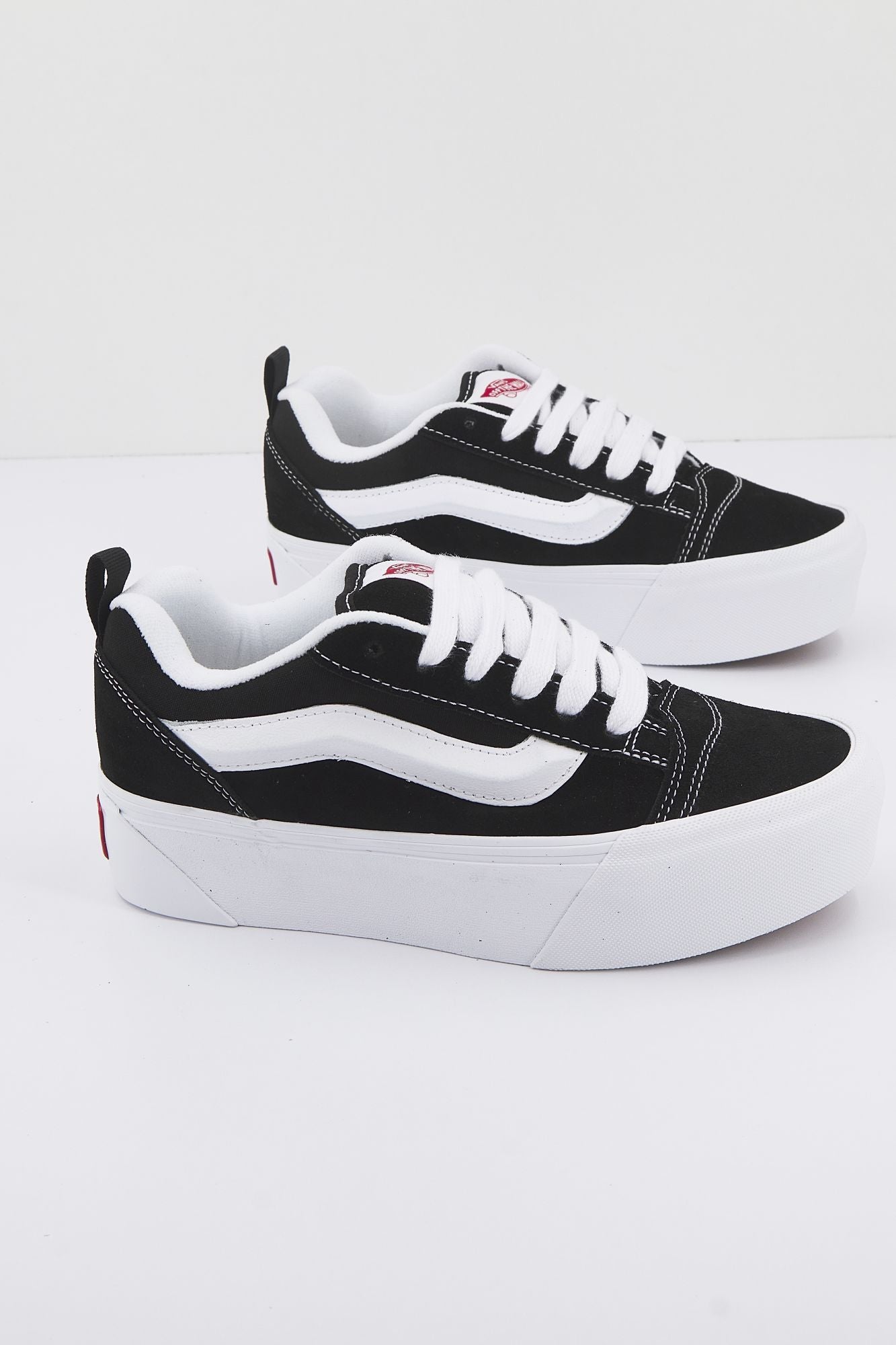 VANS KNU STACK en color NEGRO (1)
