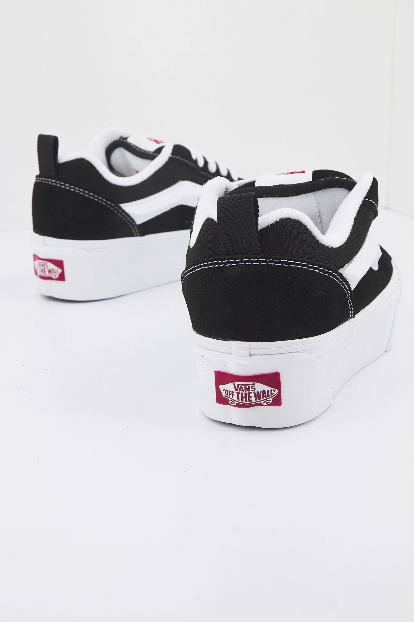 VANS KNU STACK en color NEGRO (3)