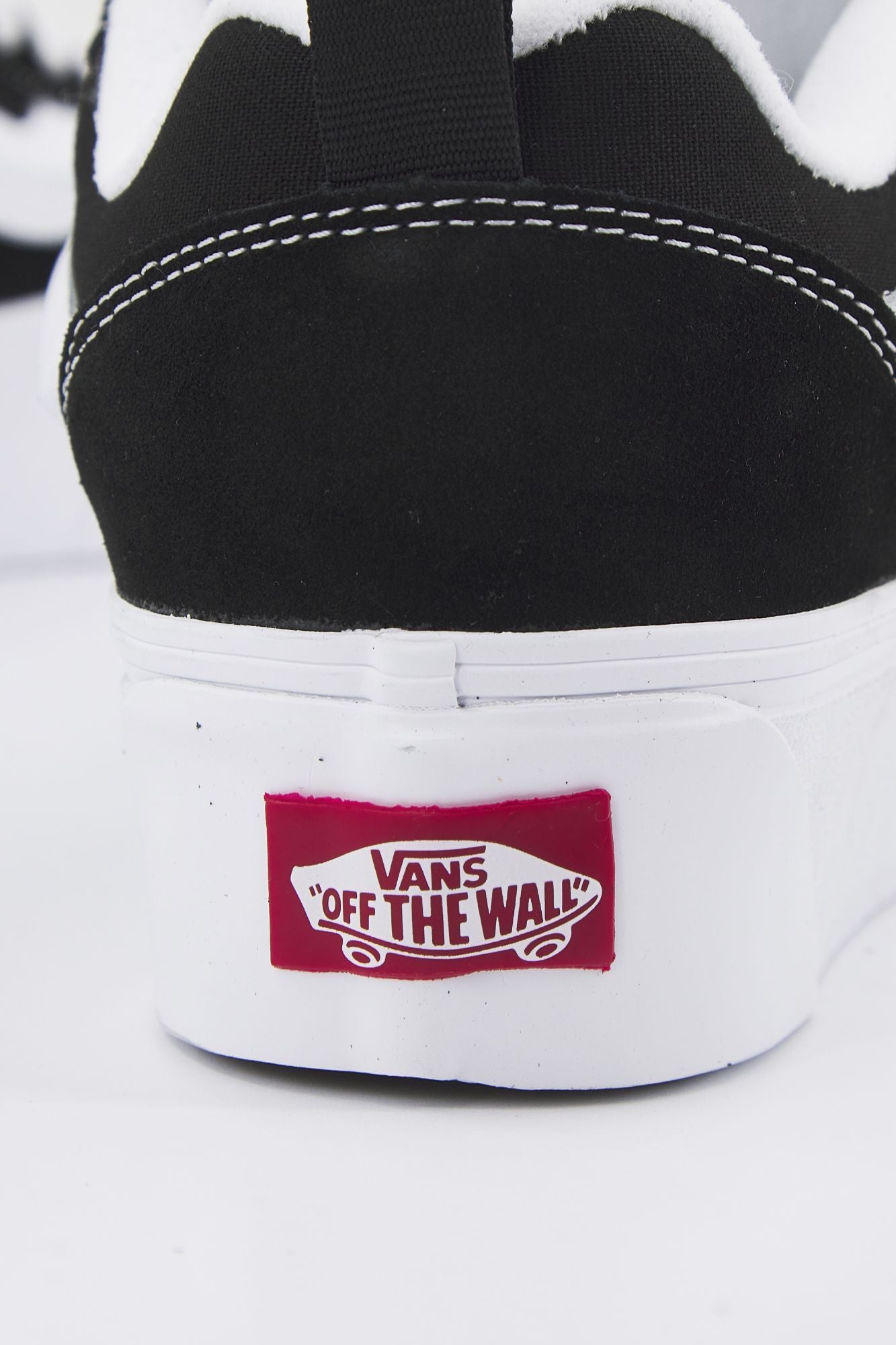 VANS KNU STACK en color NEGRO (4)