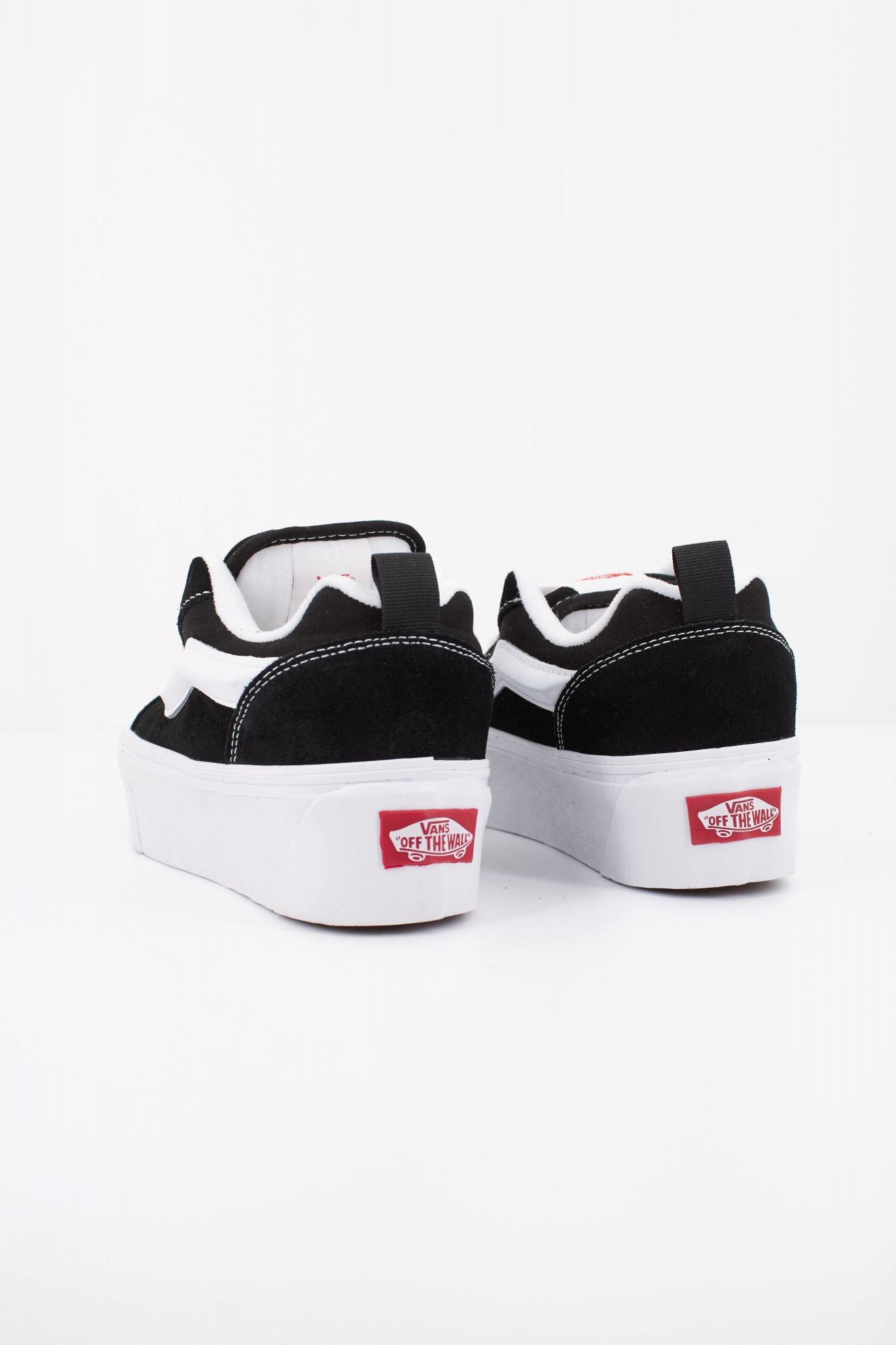 VANS KNU STACK en color NEGRO (4)