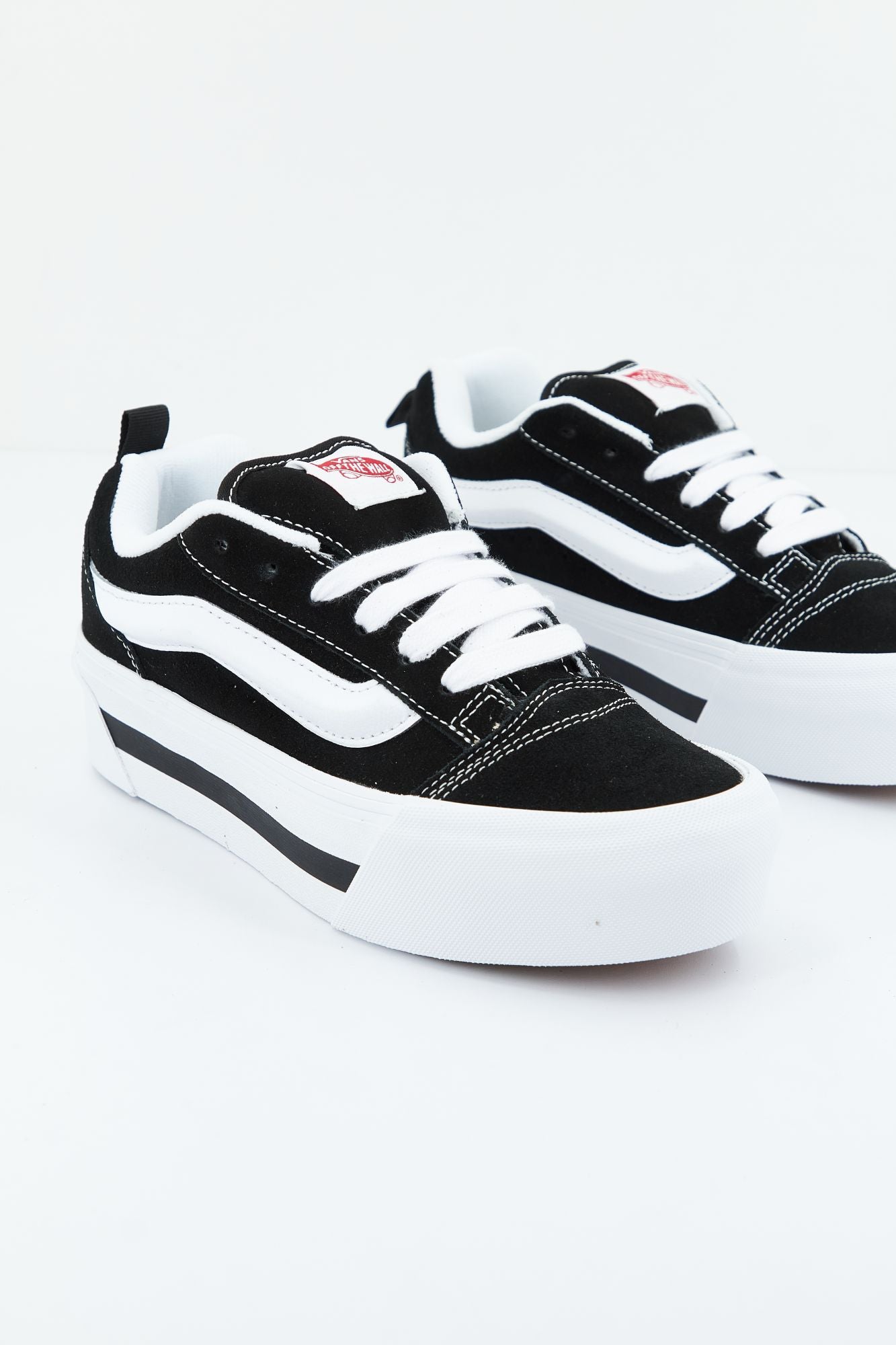 VANS KNU STACK en color NEGRO (1)