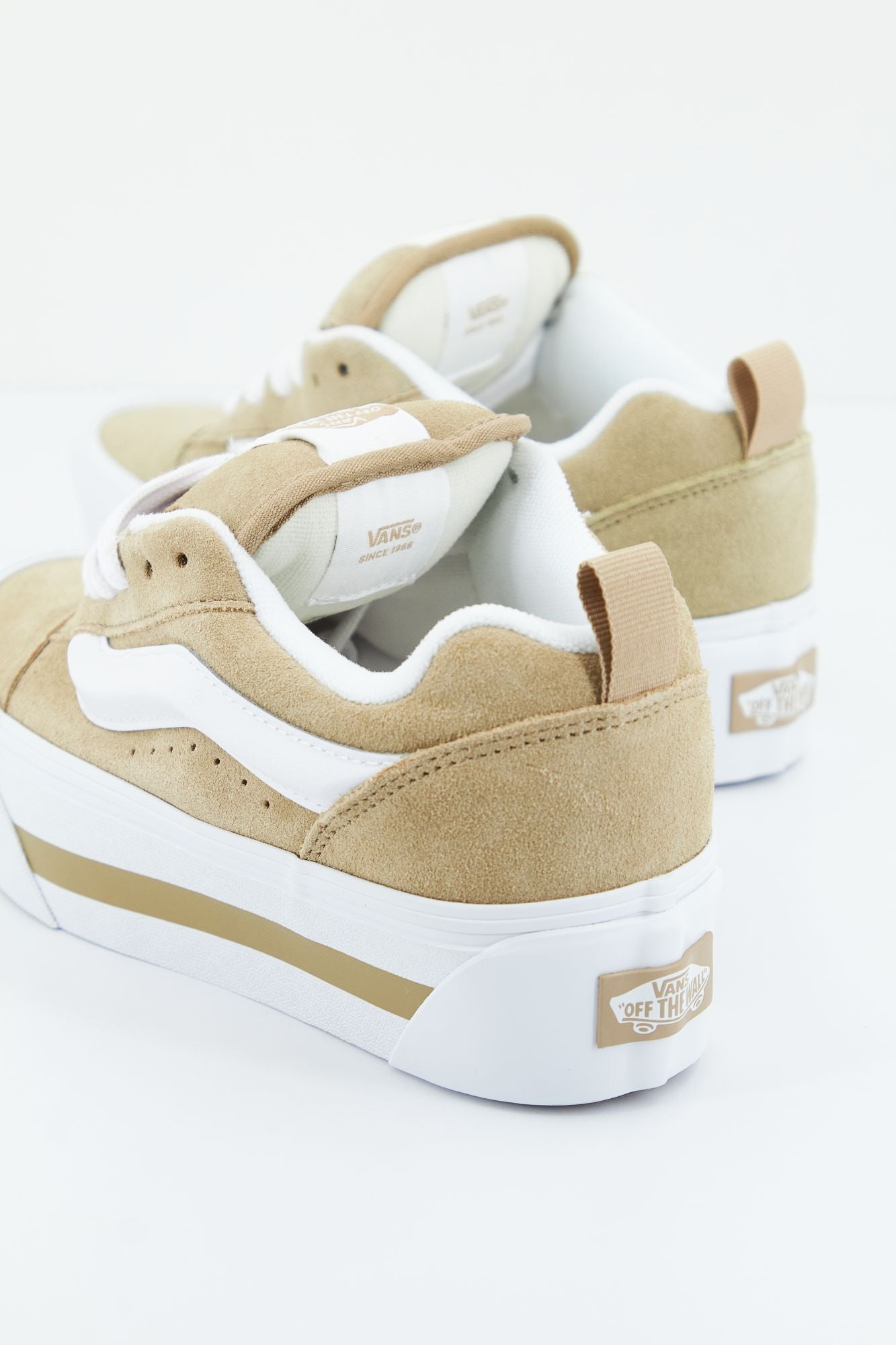 VANS KNU STACK en color MARRON CLARO (3)