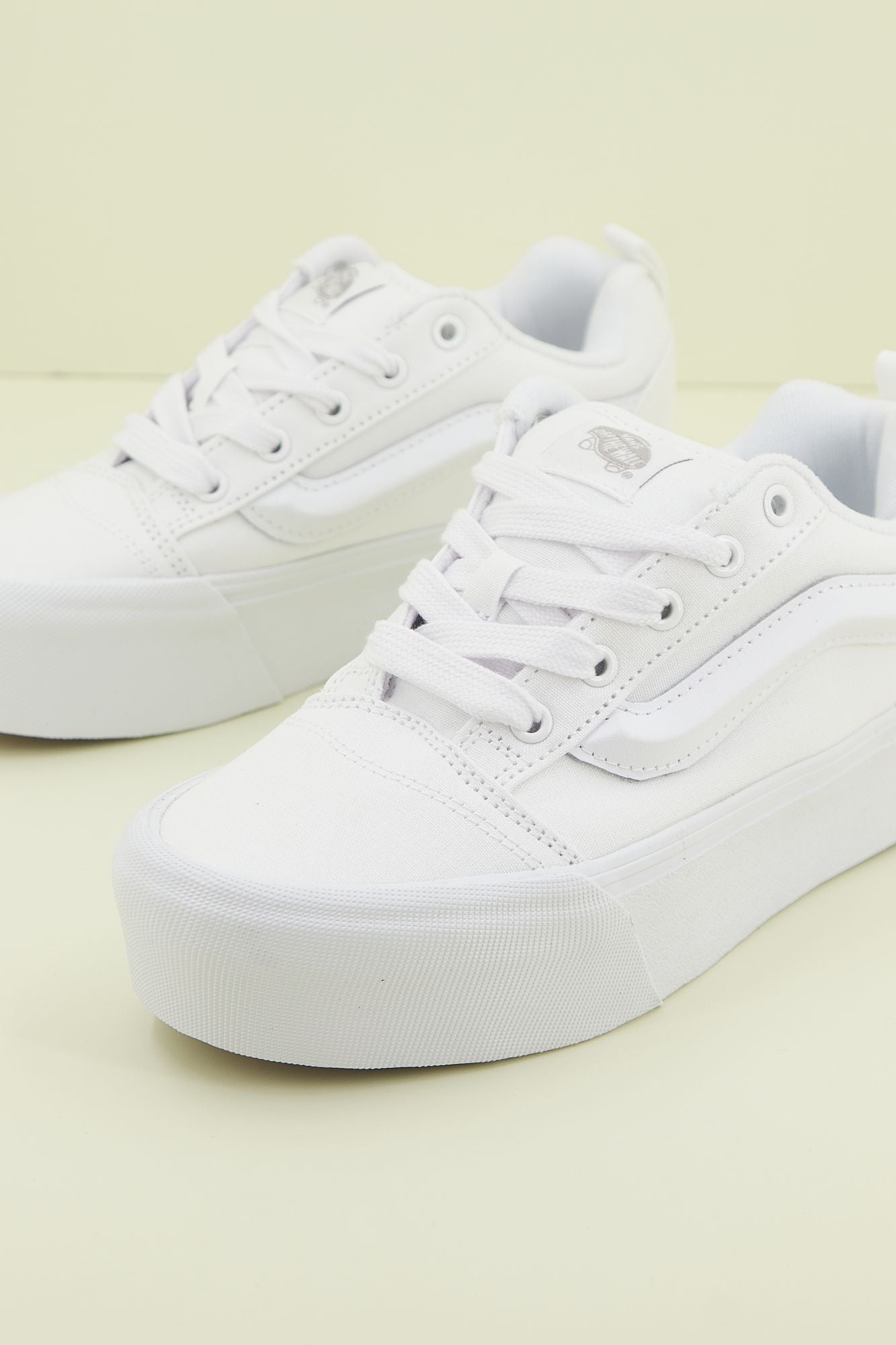 VANS KNU STACK en color BLANCO (2)