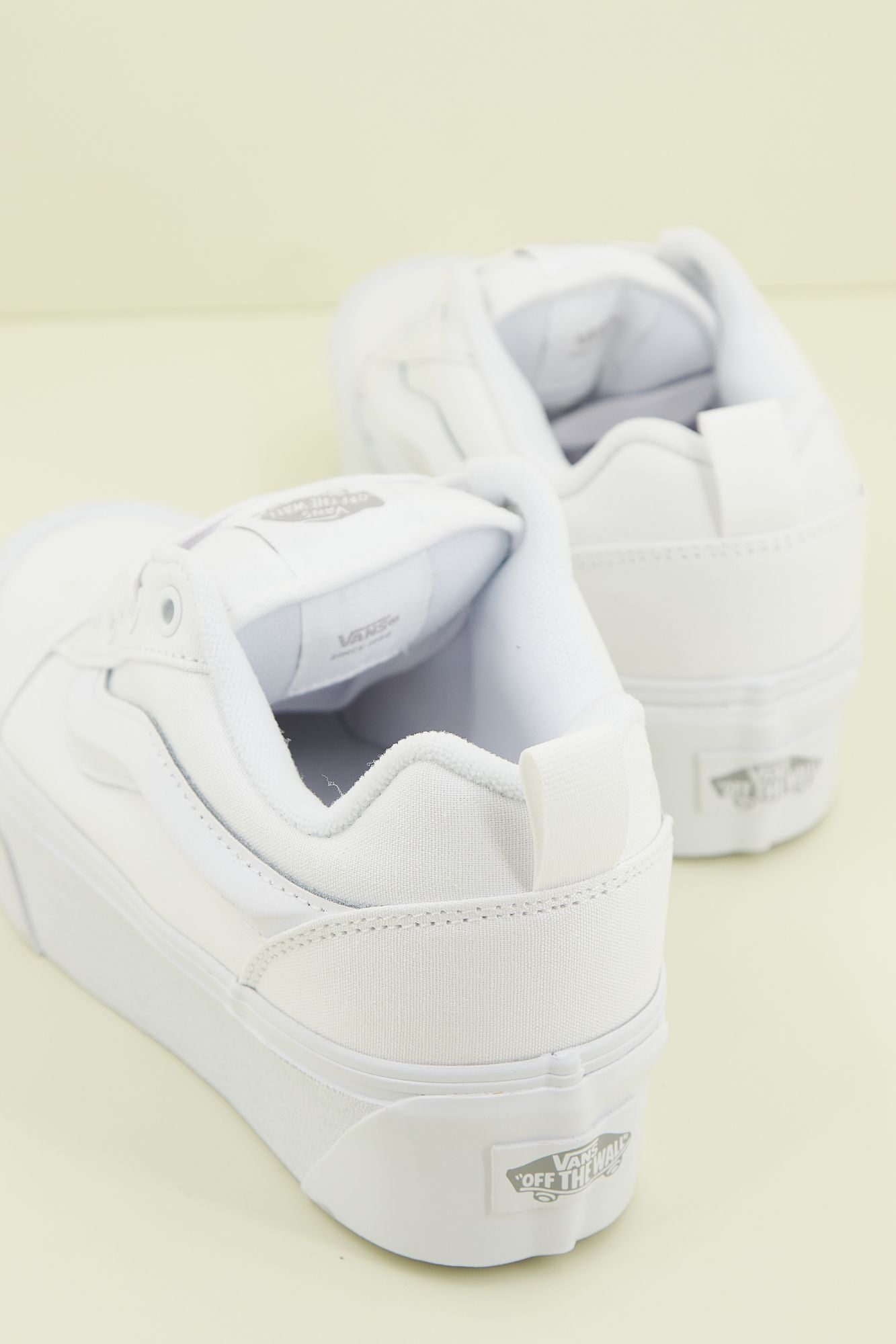 VANS KNU STACK en color BLANCO (5)