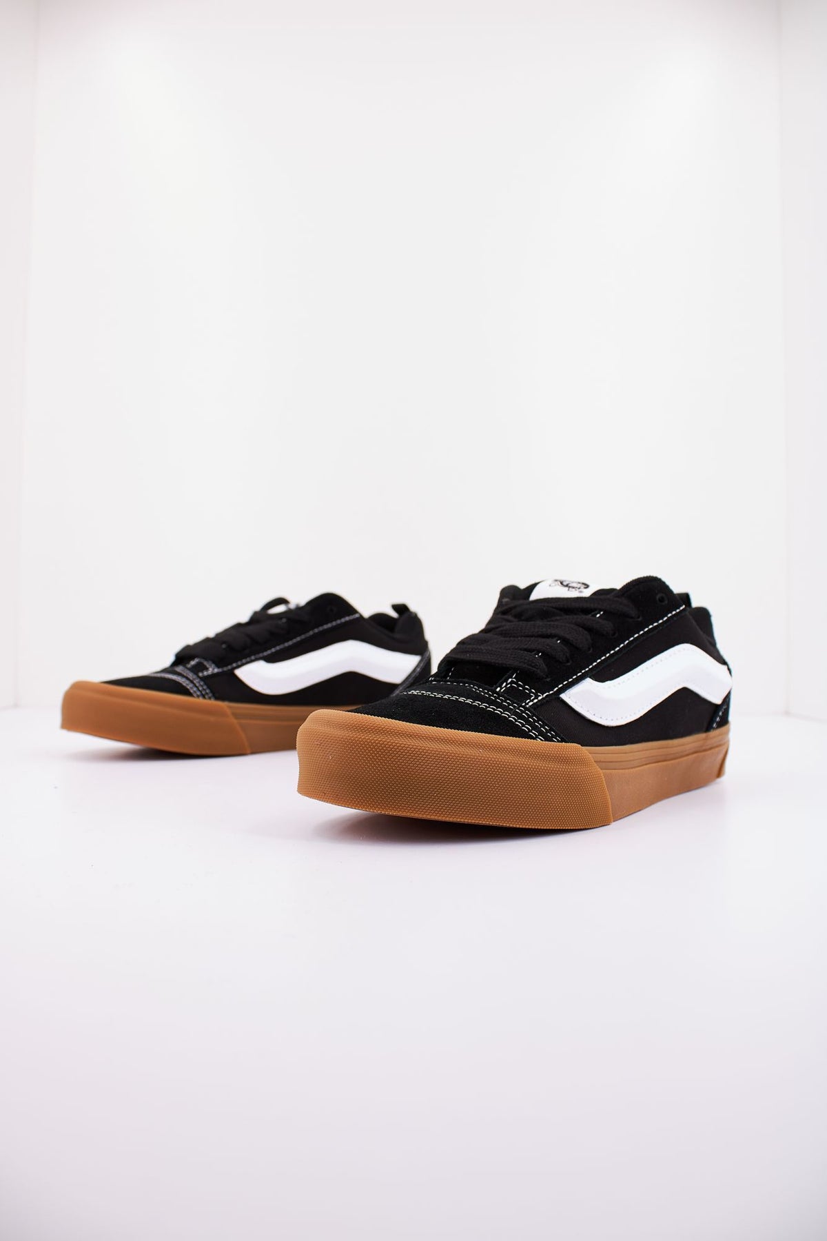 VANS KNU SKOOL VN0009QCB9M en color NEGRO (2)