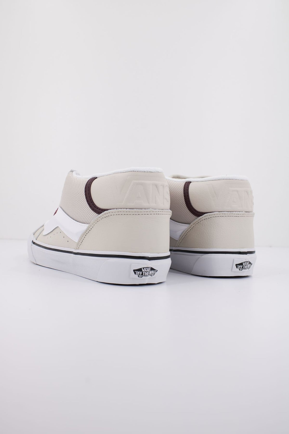 VANS KNU MID UTILITY VN000CQ9J921 en color BEIS (3)