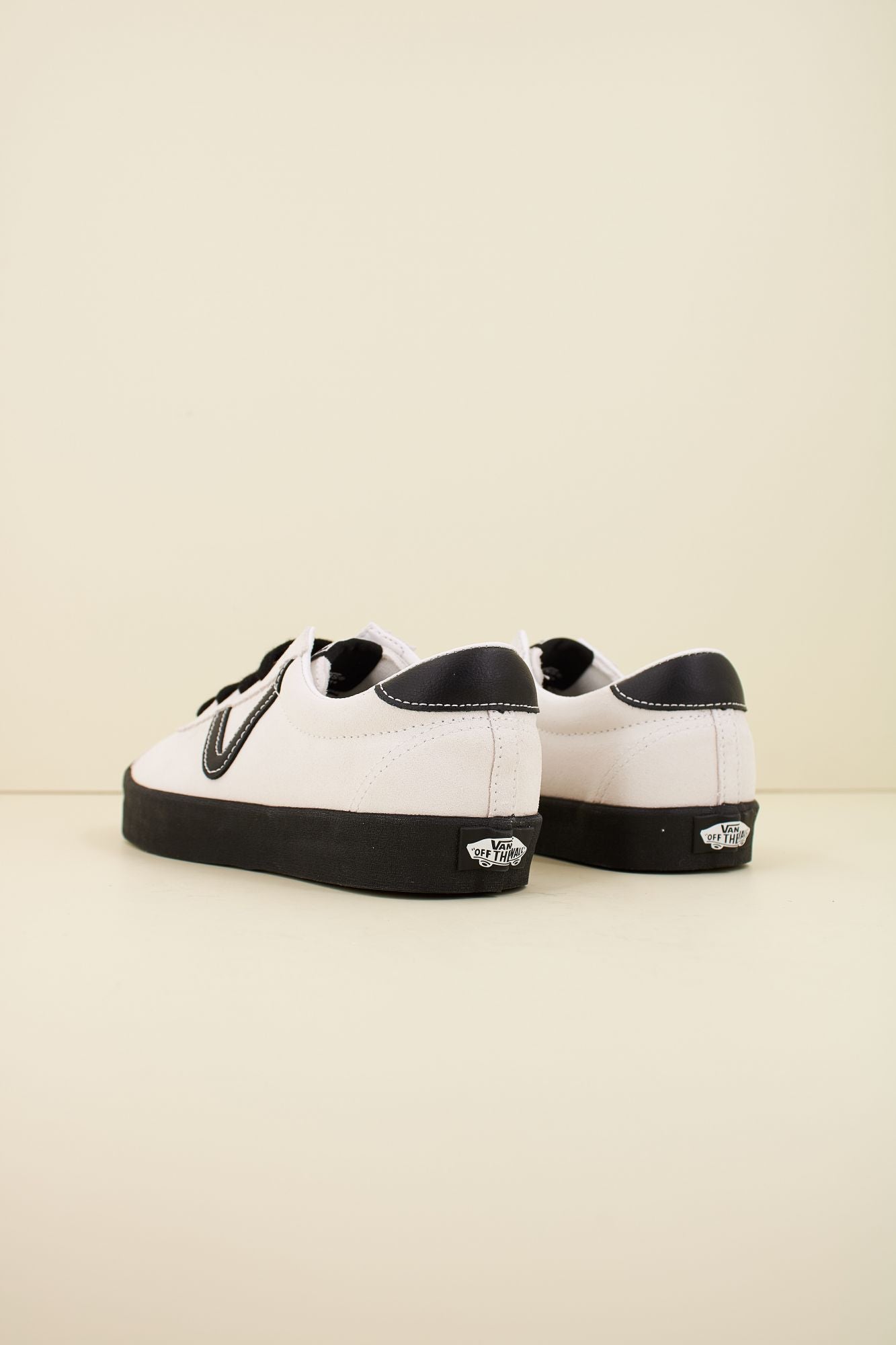 VANS SPORT LOW SUEDE en color BLANCO (3)