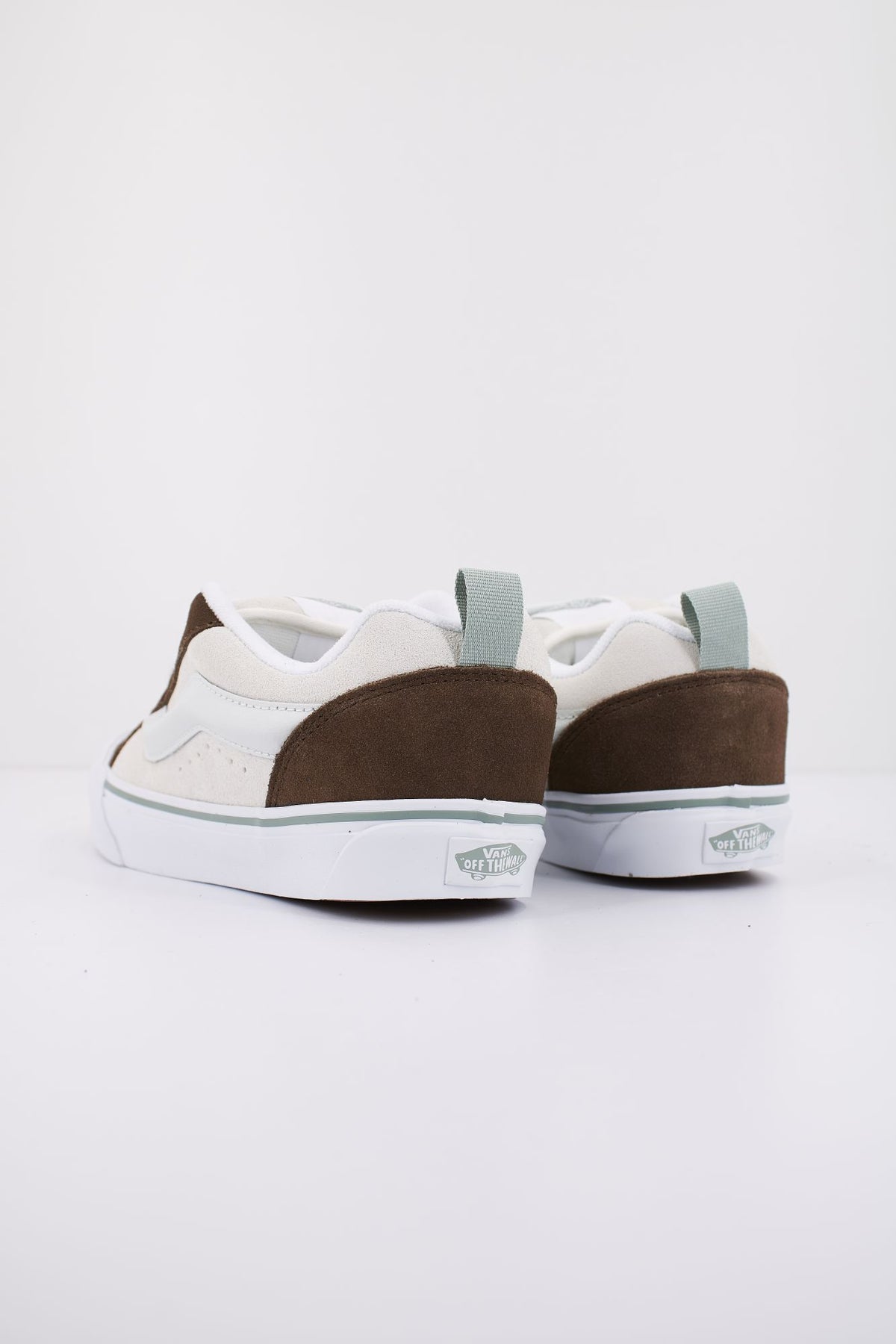 VANS KNU SKOOL TRI BLOCK VN0009QCBLU1 en color MARRON (3)