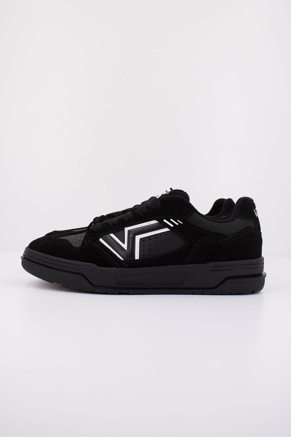 VANS UPLAND VN000D25B8C1 en color NEGRO (1)