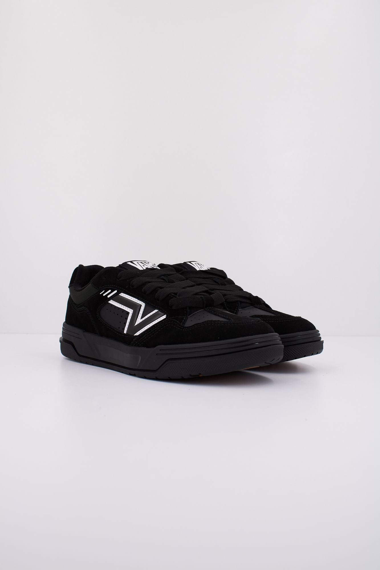 VANS UPLAND VN000D25B8C1 en color NEGRO (2)