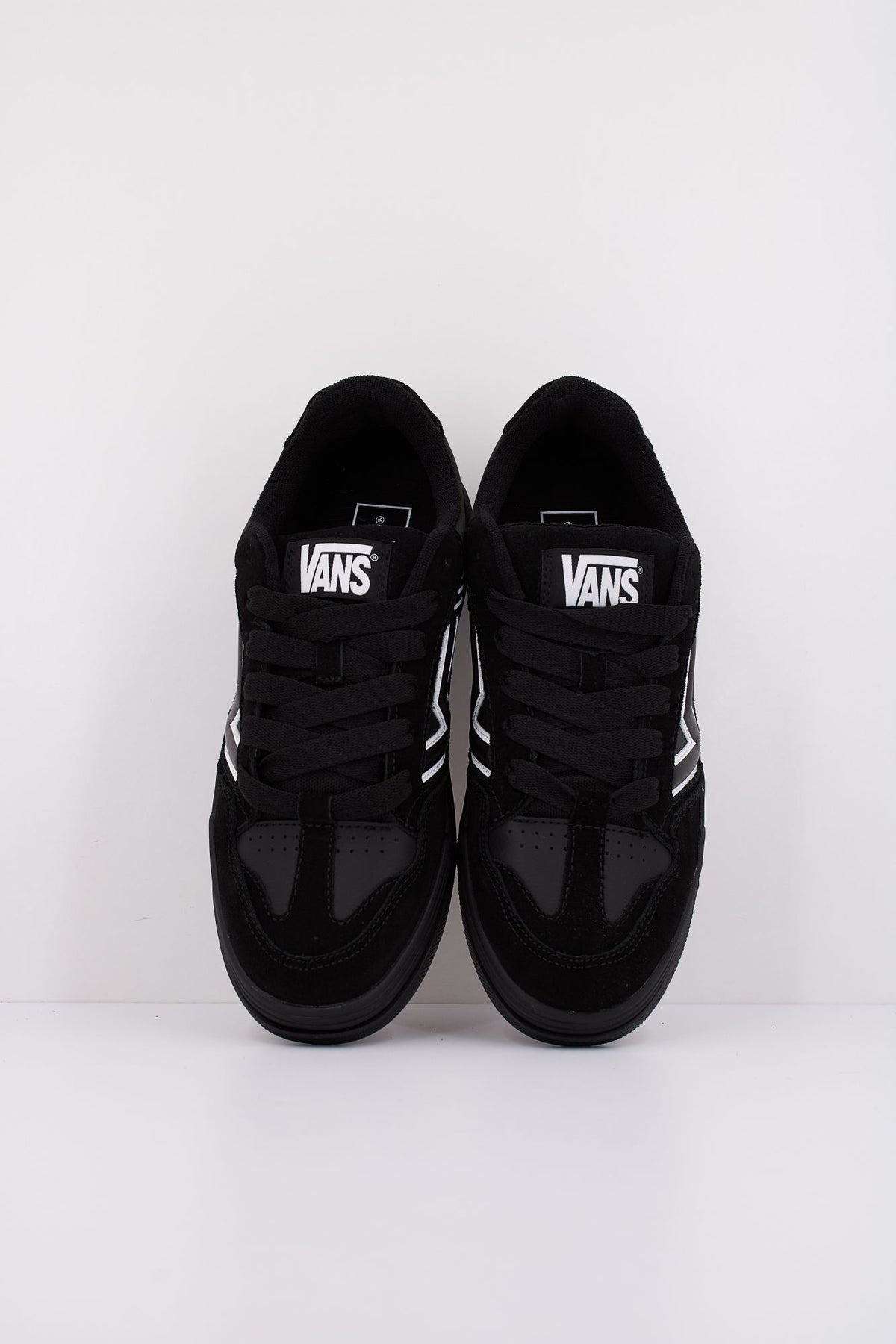 VANS UPLAND VN000D25B8C1 en color NEGRO (3)