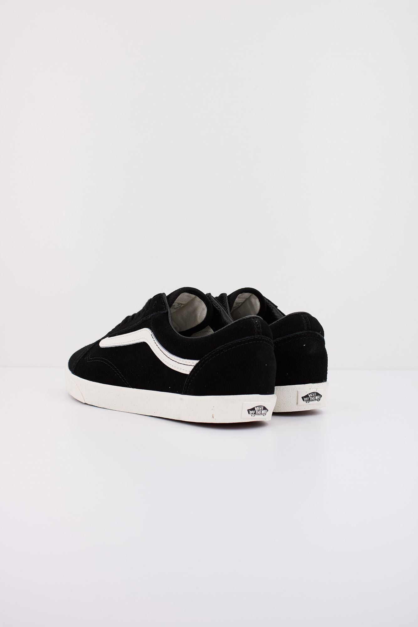 VANS OLD SKOOL LOWPRO VN000D0E1KP1 en color NEGRO (4)