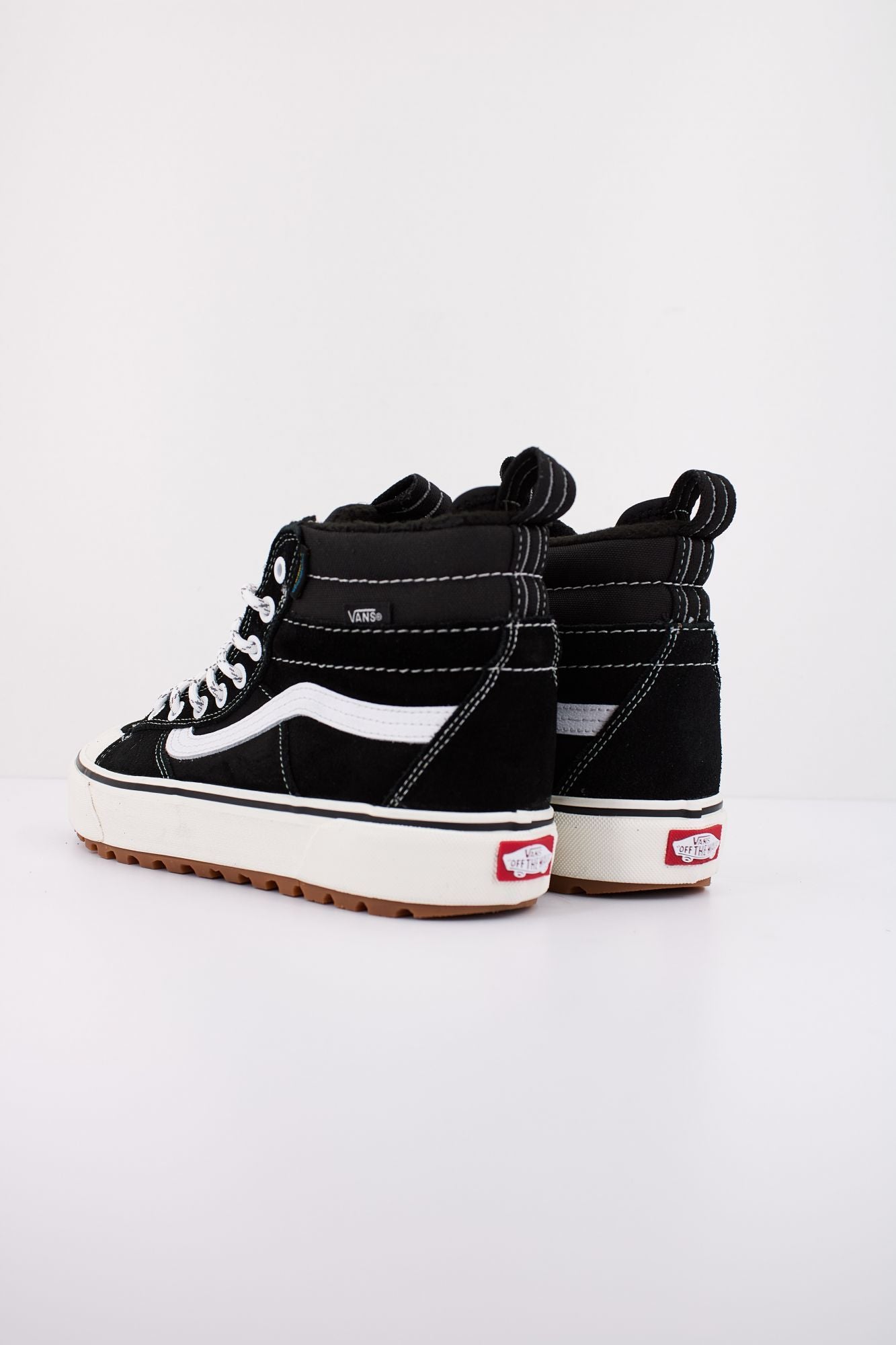 VANS MTE SK8-HI WATERPROOF en color NEGRO (4)