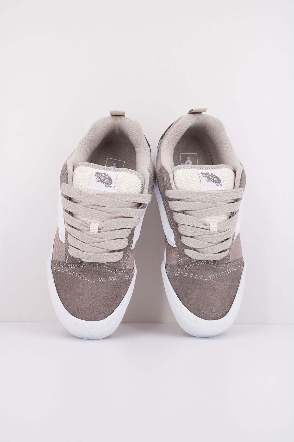 VANS KNU SKOOL VN000CS0BGG1 en color GRIS (3)