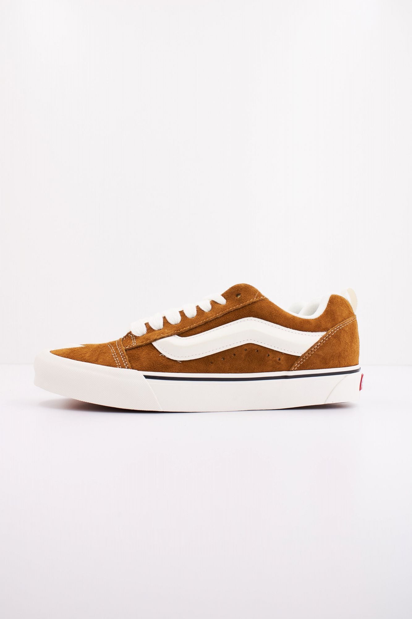 VANS KNU SKOOL en color MARRON (1)