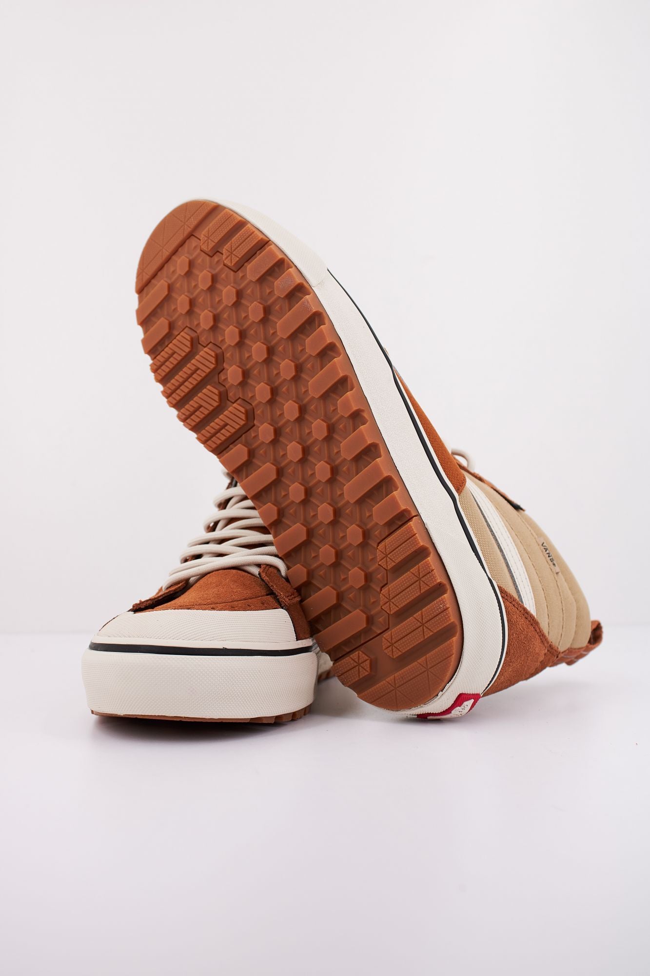 VANS MTE SK8-HI WATERPROOF en color MARRON (5)