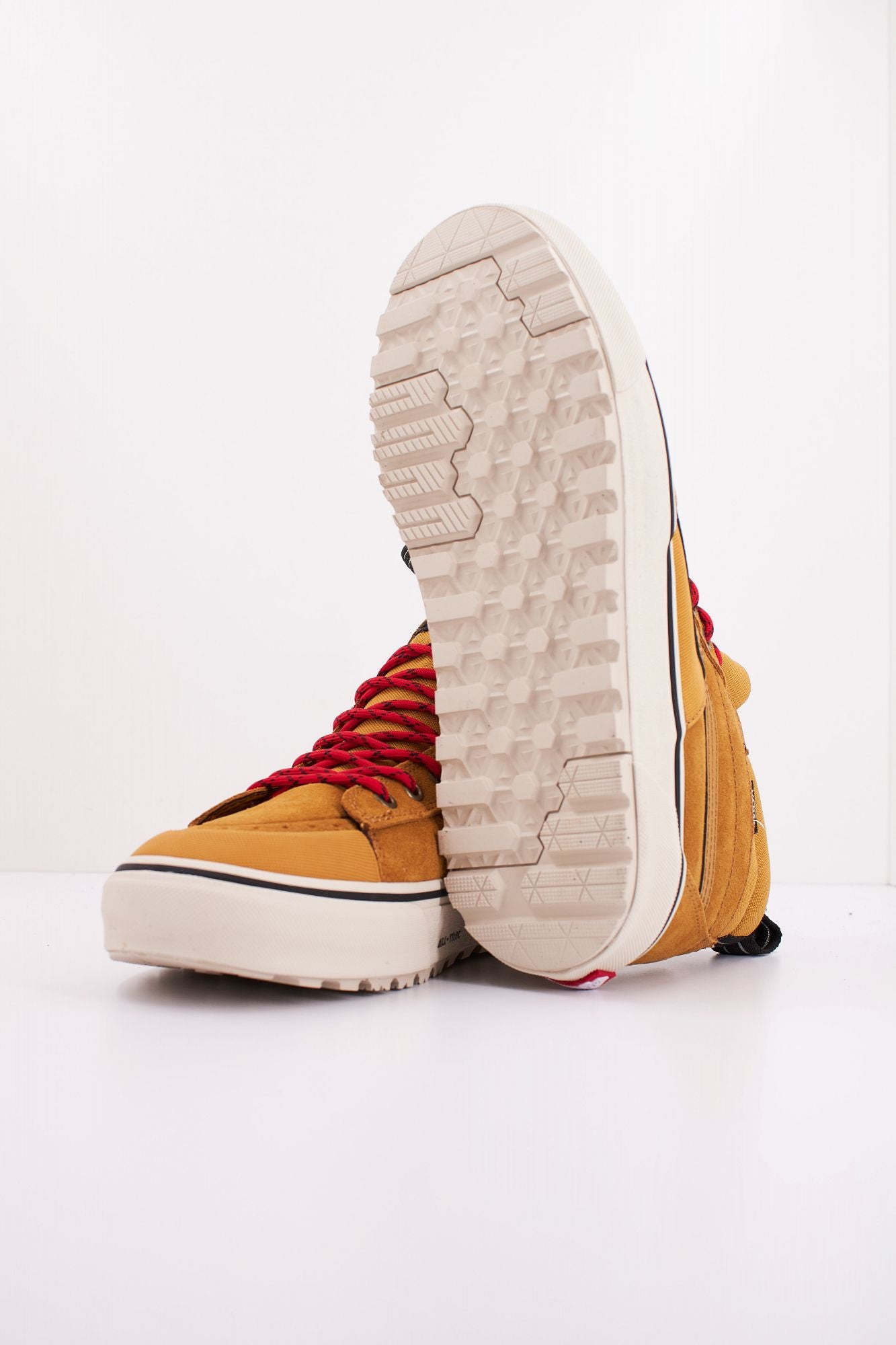 VANS MTE SK8-HI WATERPROOF en color AMARILLO (5)