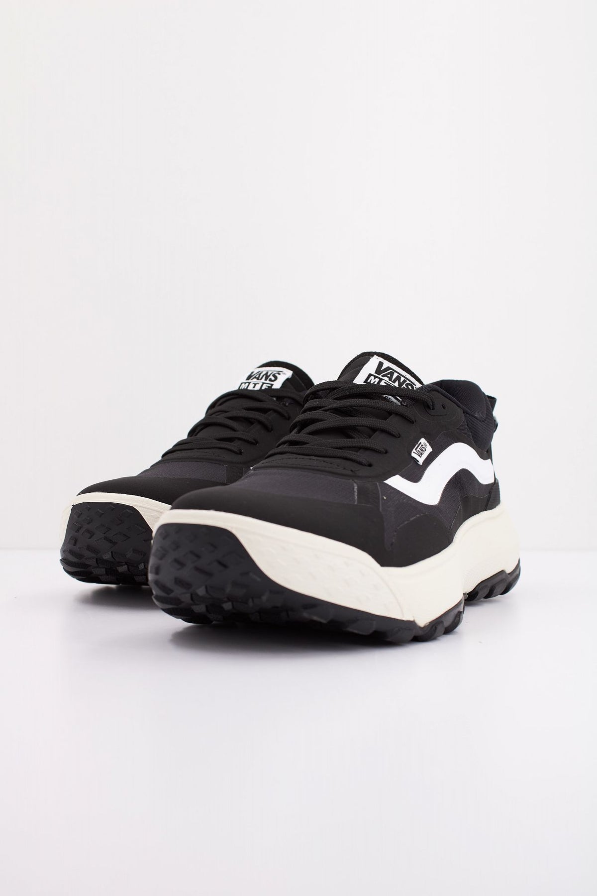VANS CROSSPATH VN000CVUBA21 en color NEGRO (2)