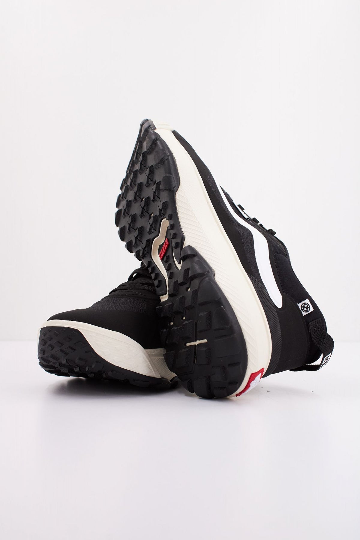VANS CROSSPATH VN000CVUBA21 en color NEGRO (5)