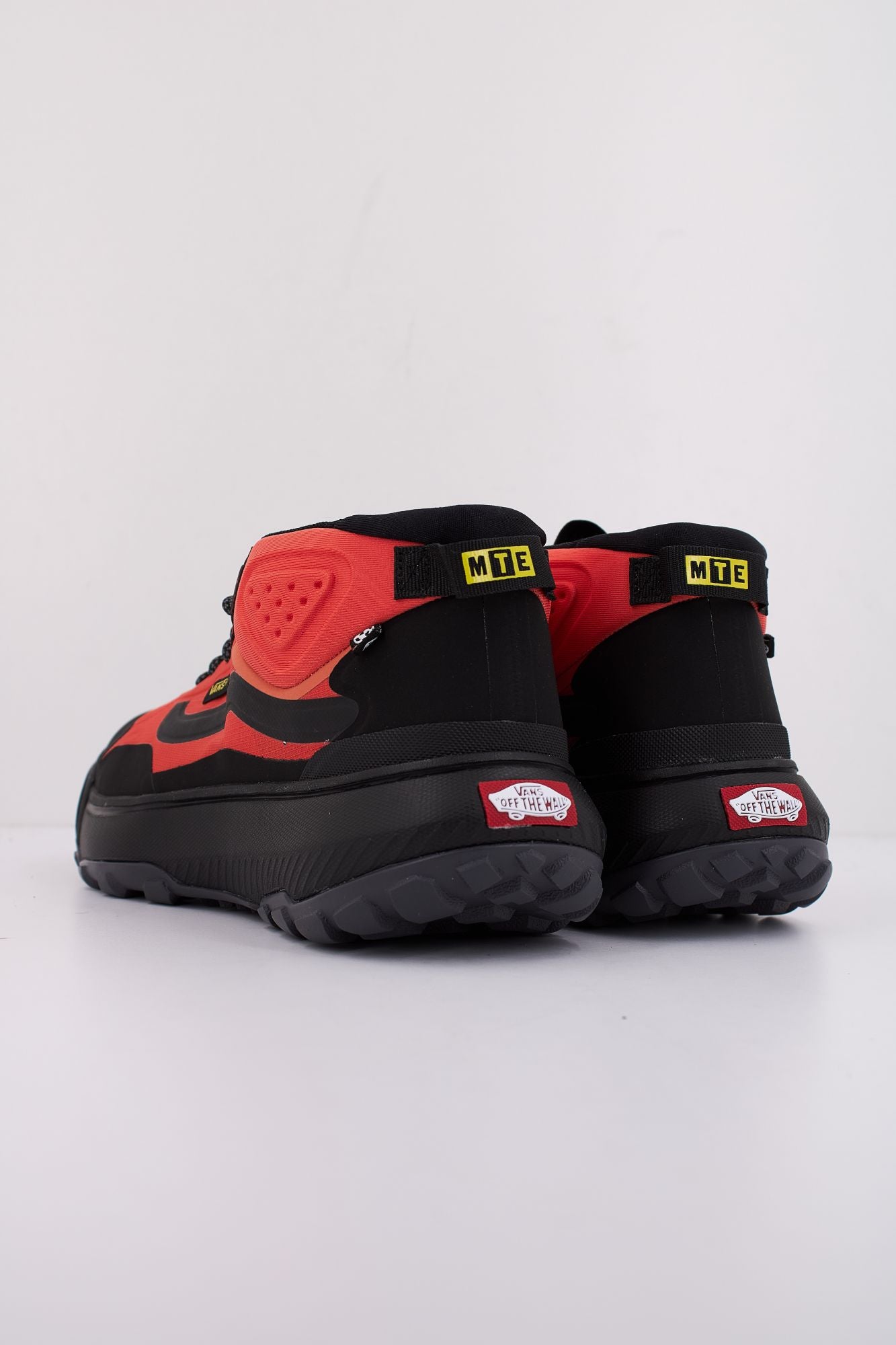 VANS MTE CROSSPATH MID en color NARANJA (4)