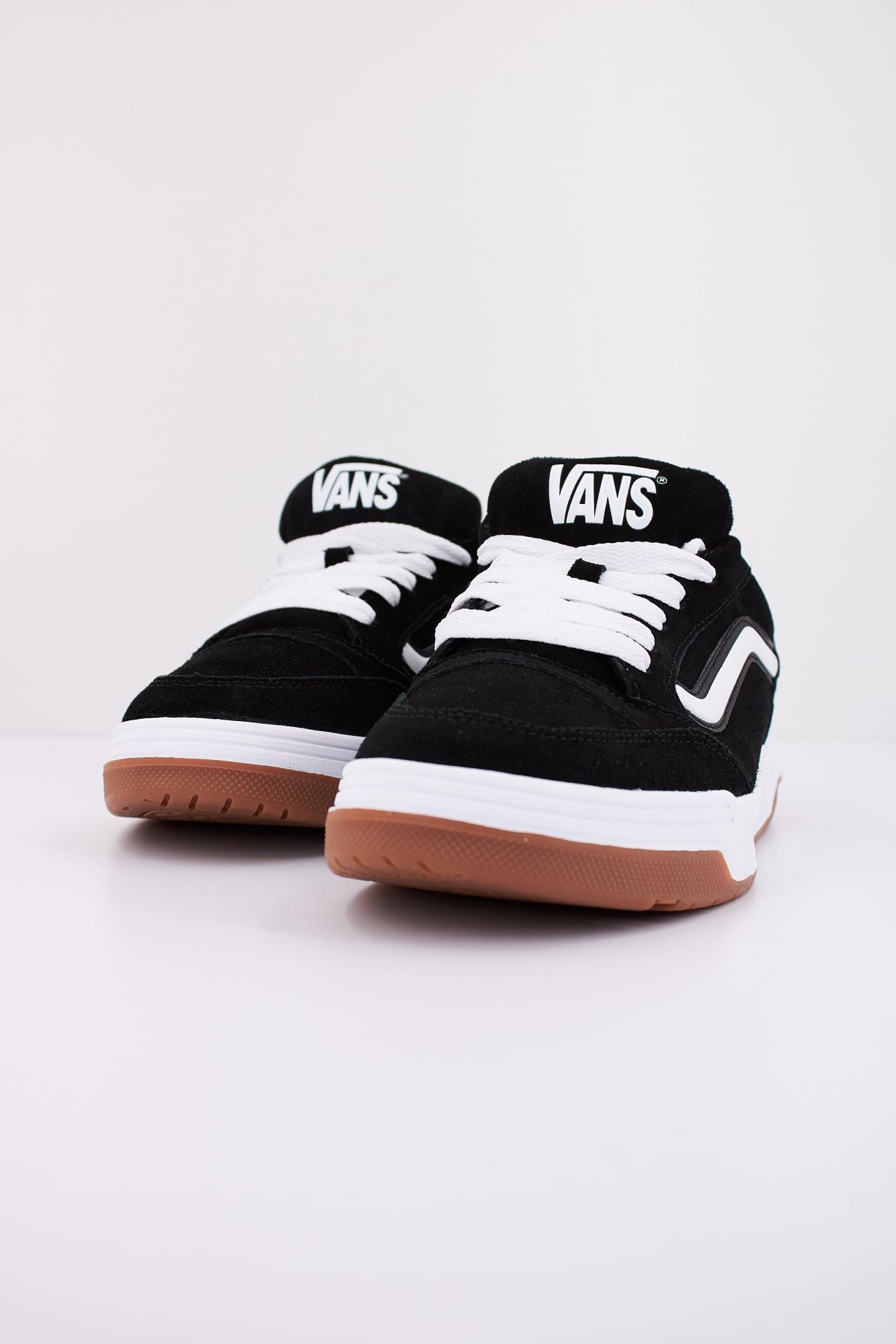 VANS HYLANE en color NEGRO (2)