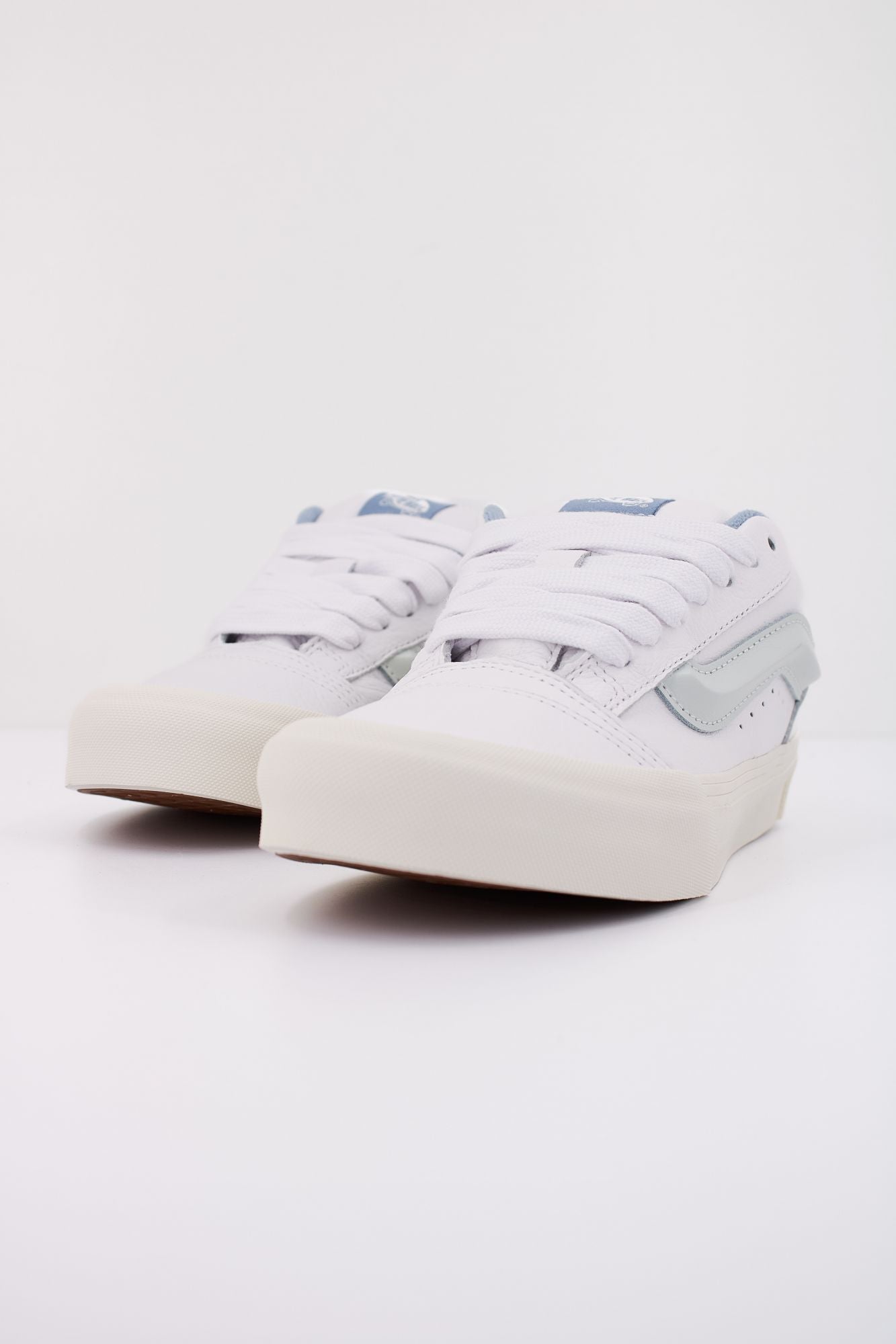 VANS KNU SKOOL PREMIUM LEAT en color BLANCO (2)