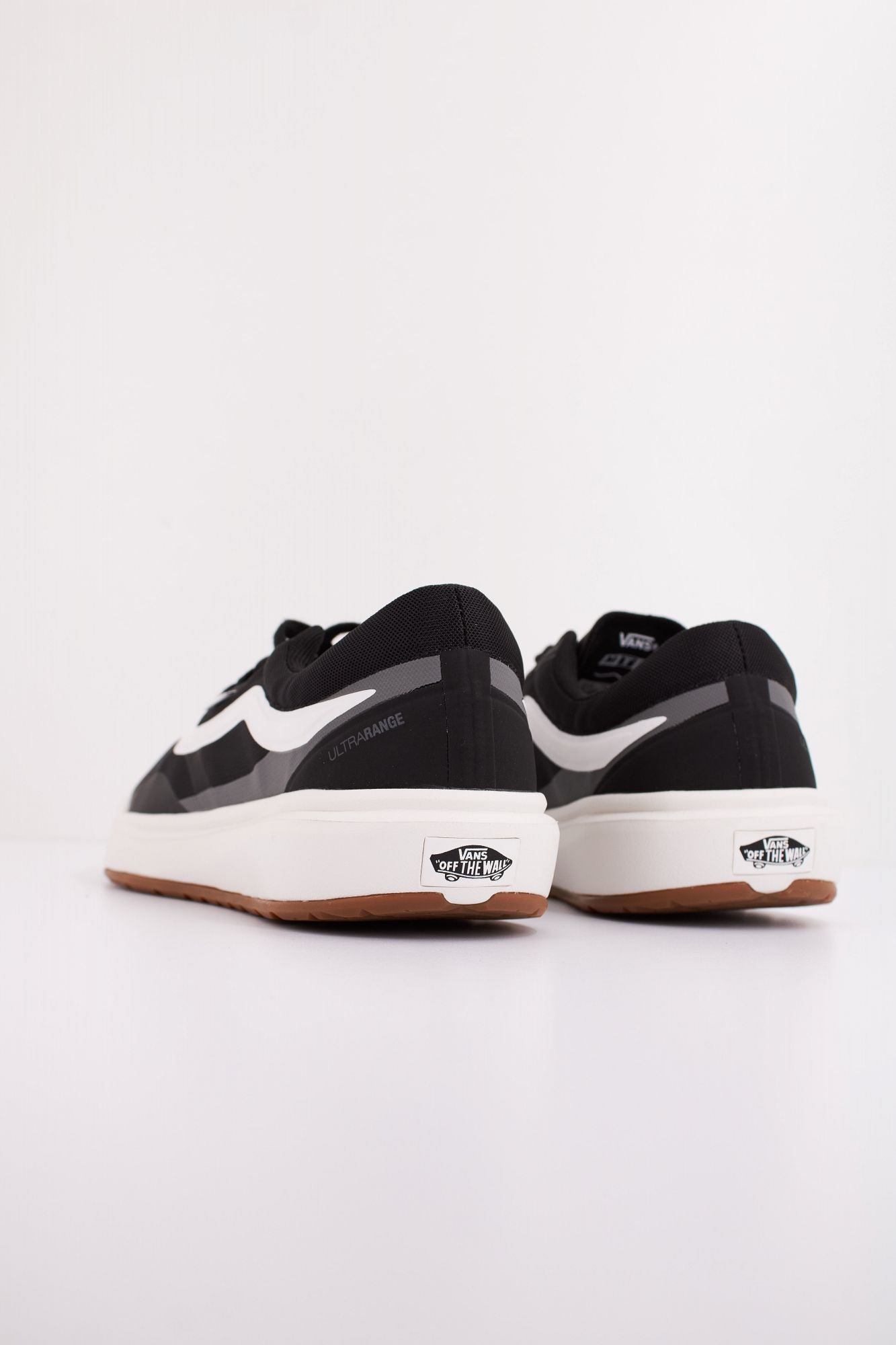 VANS MTE ULTRARANGE en color NEGRO (4)
