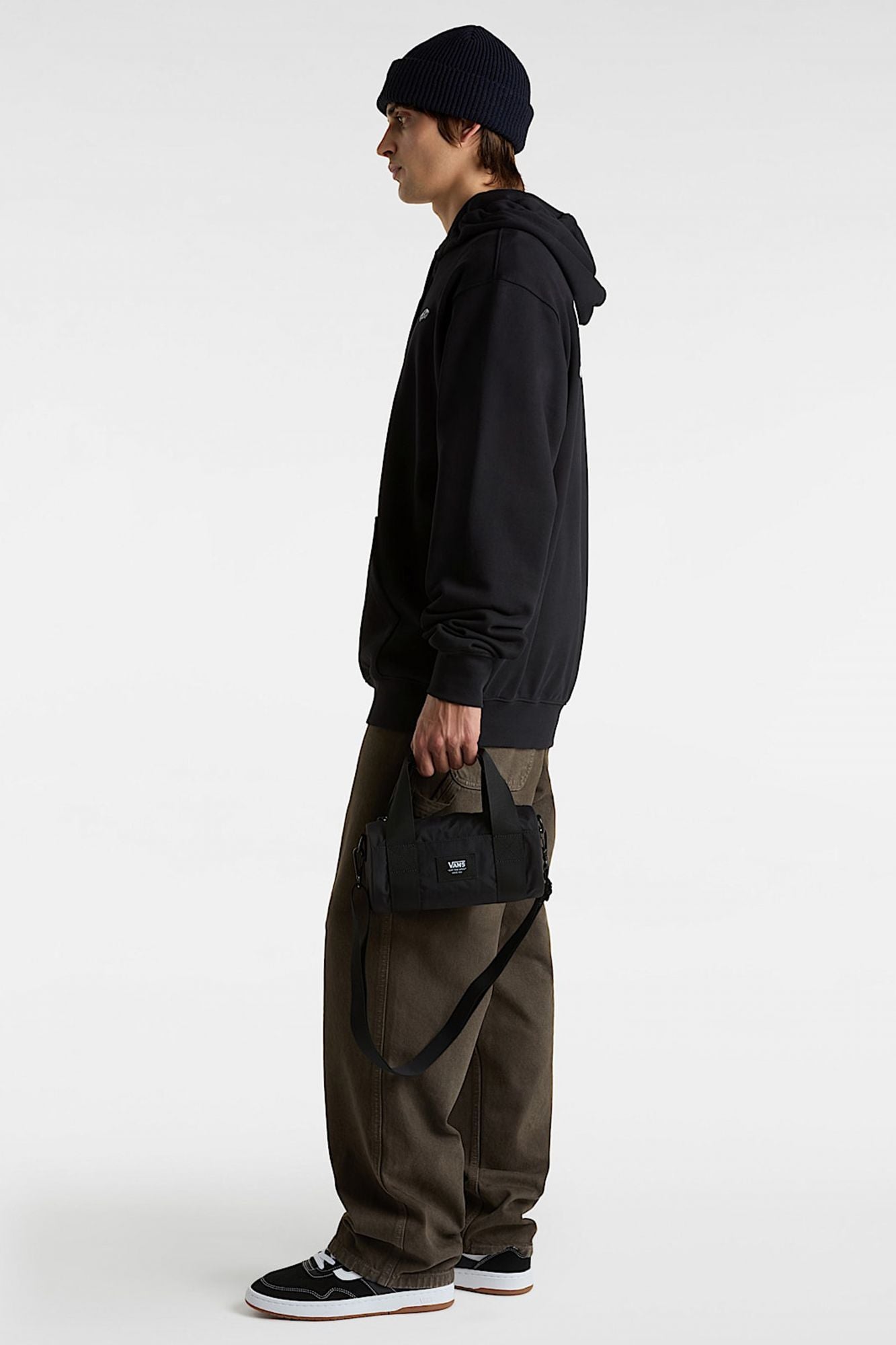 VANS BARRELED MINI BAG en color NEGRO (4)