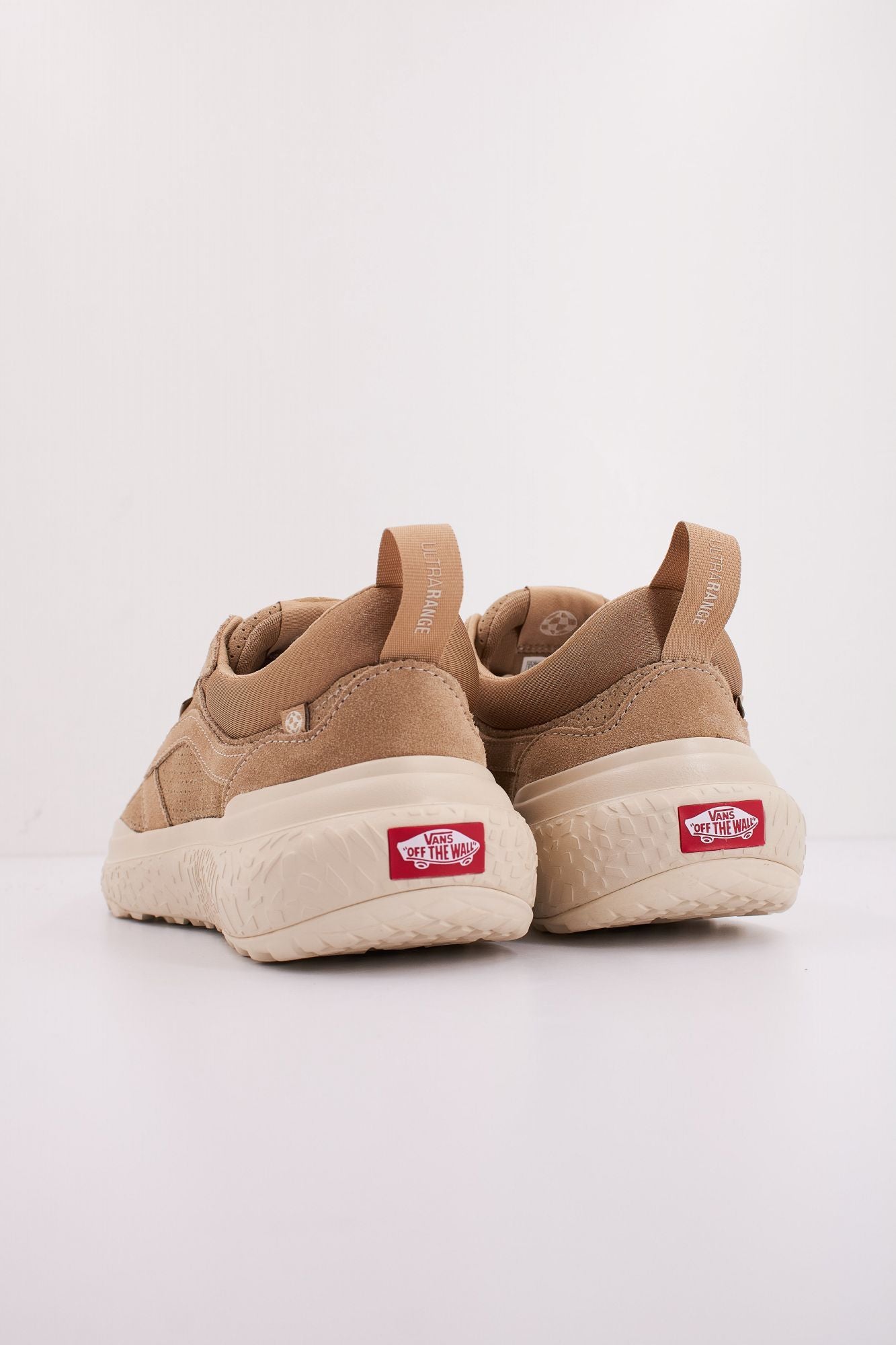 VANS MTE ULTRARANGE NEO VR3 en color MARRON CLARO (4)