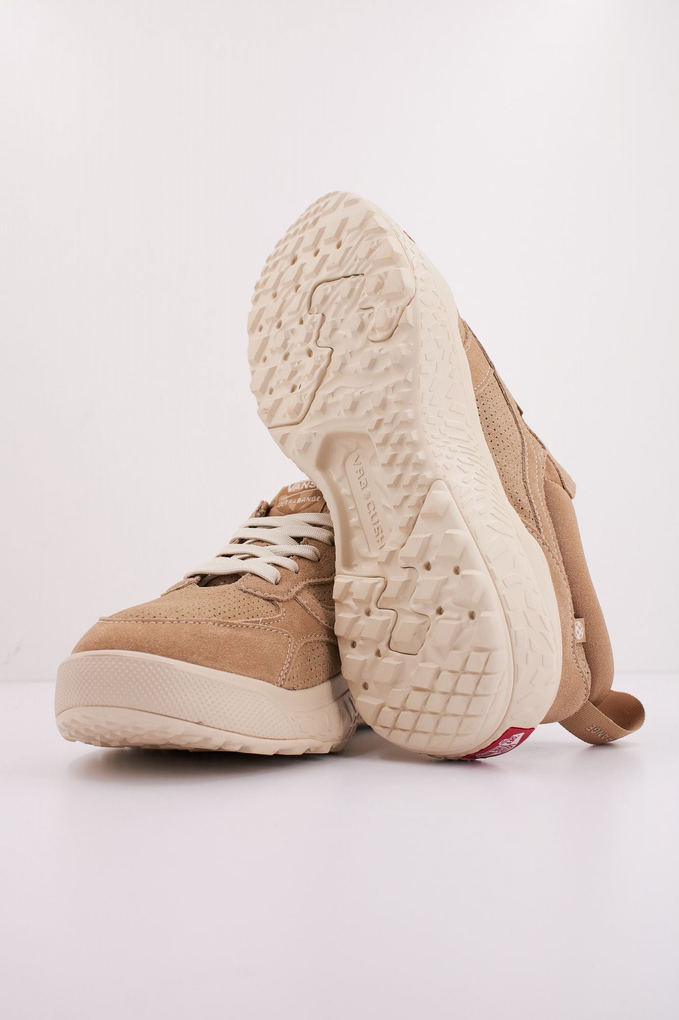 VANS MTE ULTRARANGE NEO VR3 en color MARRON CLARO (5)