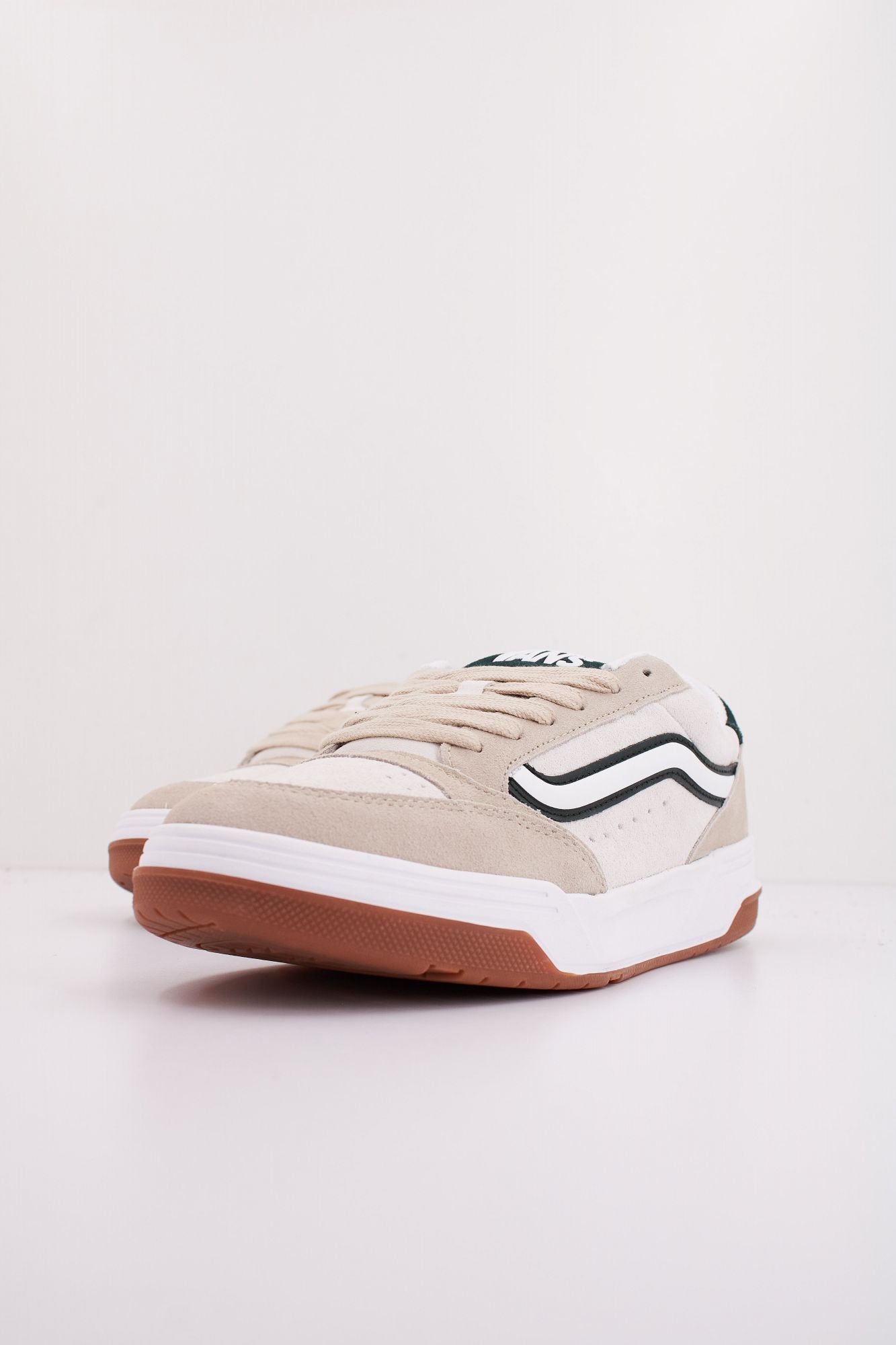 VANS HYLANE en color BEIS (2)