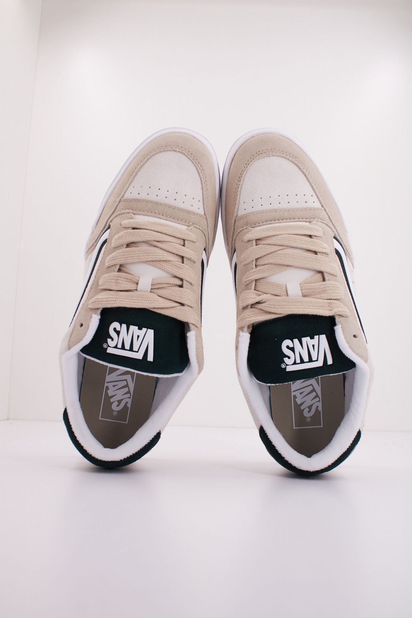 VANS HYLANE en color BEIS (3)