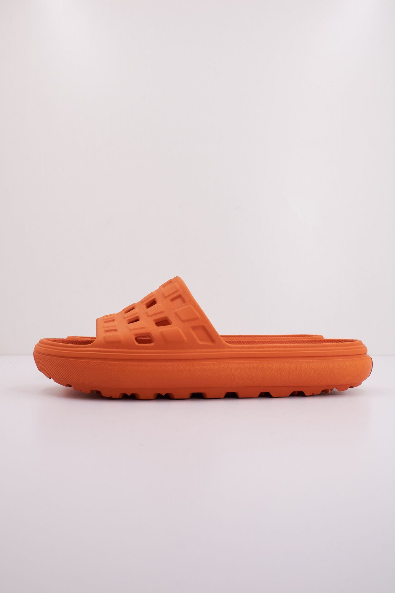 VANS MTE SLIDE-ON VR3CUSH en color NARANJA (1)