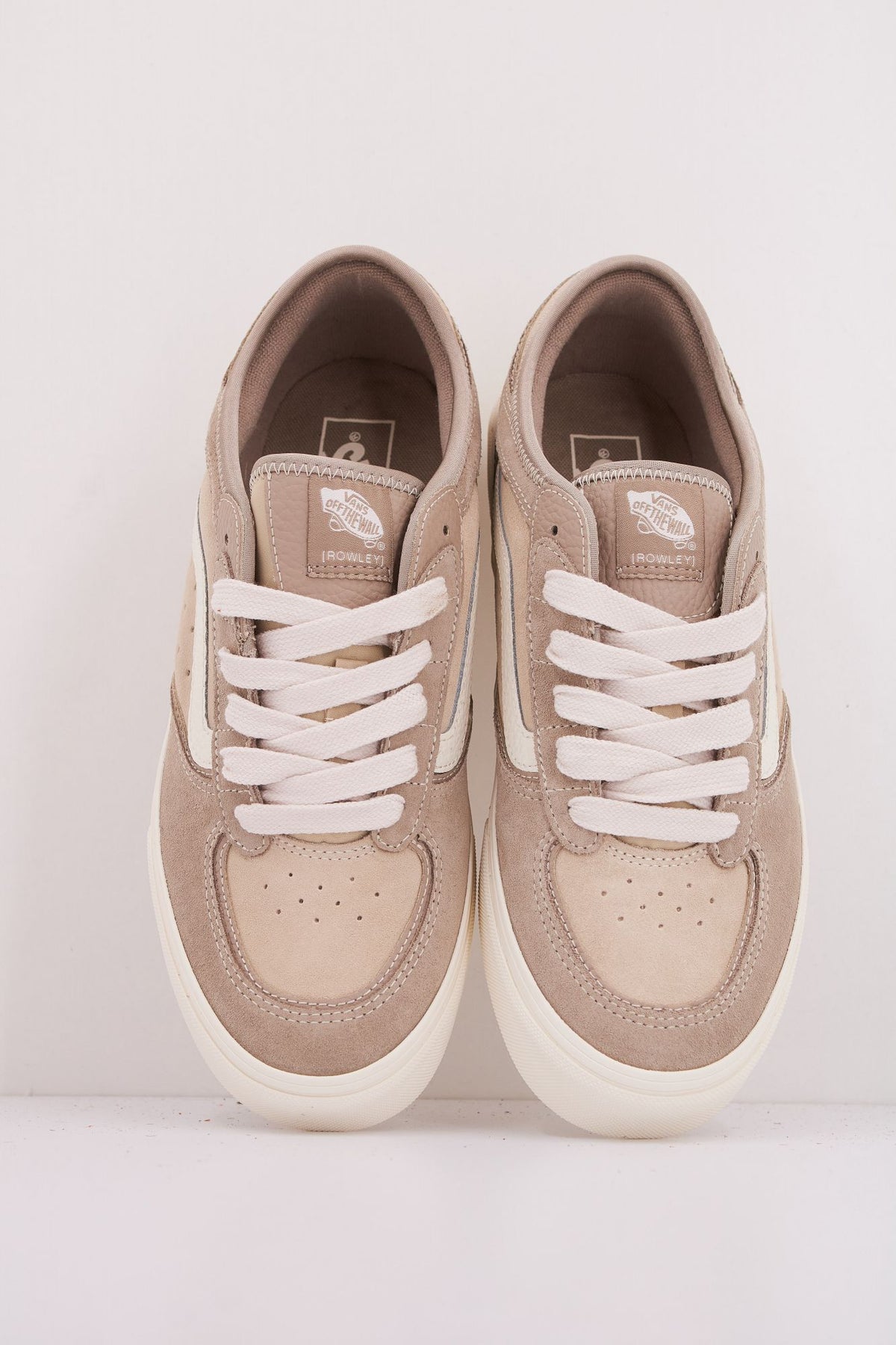 VANS ROWLEY CLASSIC VN0009QJYZL1 en color GRIS (3)