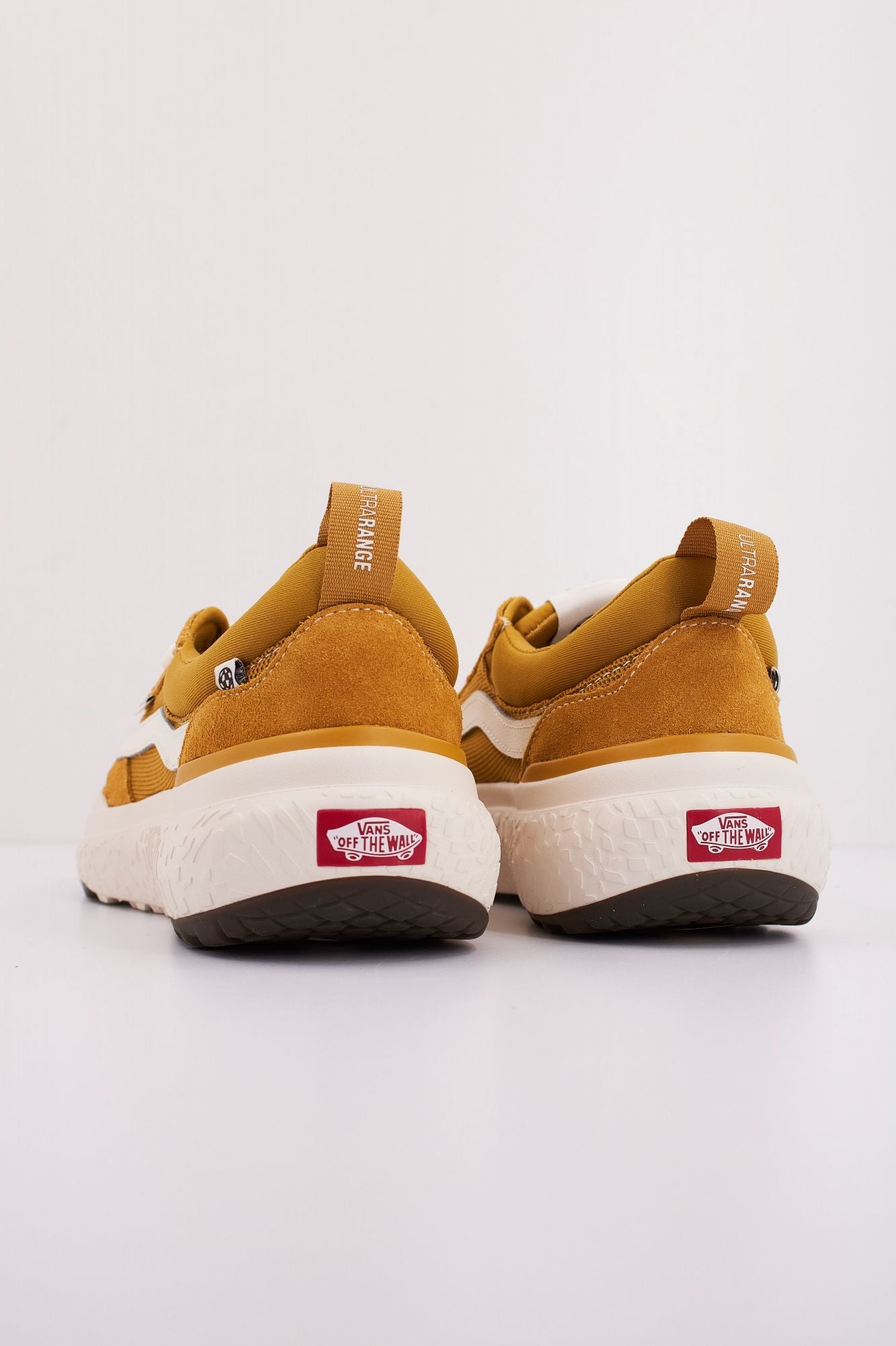VANS MTE ULTRARANGE NEO VR3 en color AMARILLO (4)
