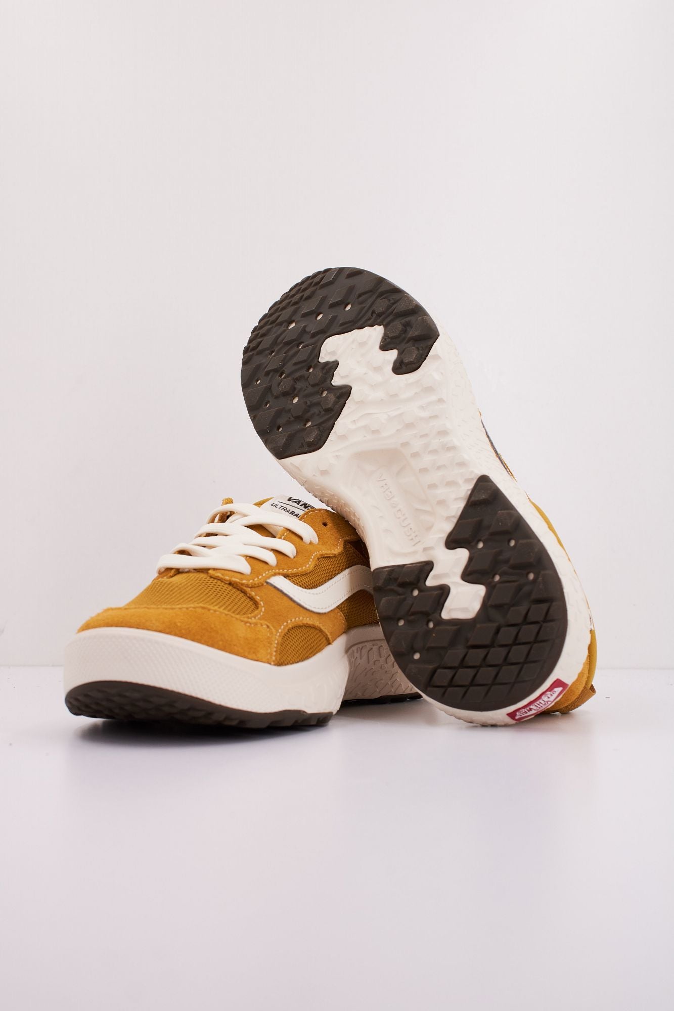 VANS MTE ULTRARANGE NEO VR3 en color AMARILLO (5)