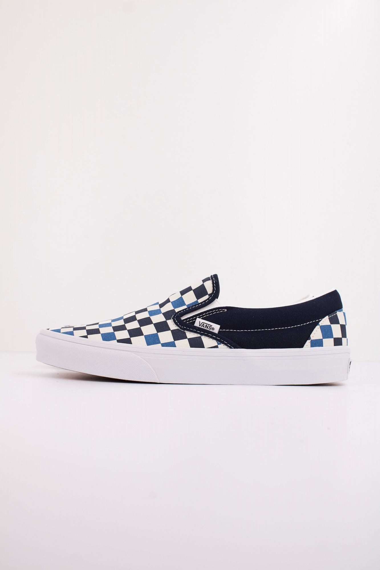 VANS CLASSIC SLIP-ON en color AZUL (1)