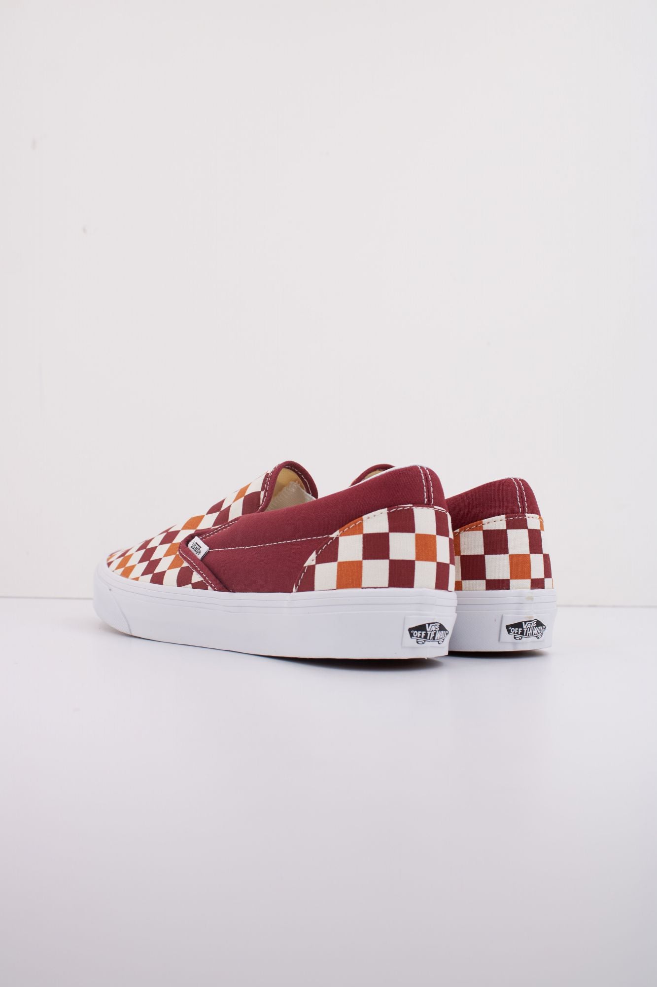 VANS CLASSIC SLIP-ON en color ROJO (4)