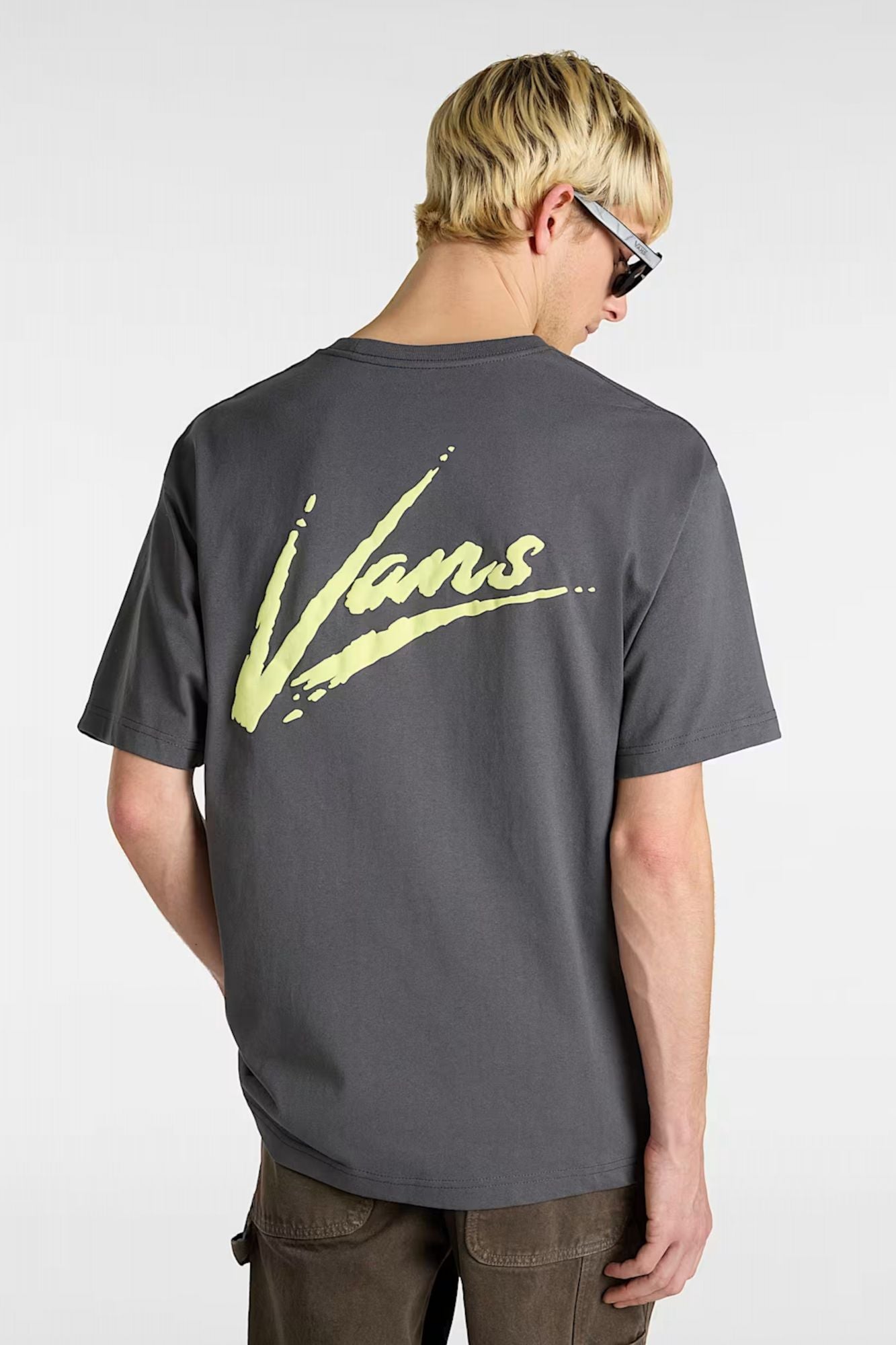 VANS DETTORI LOOSE SS en color GRIS (3)