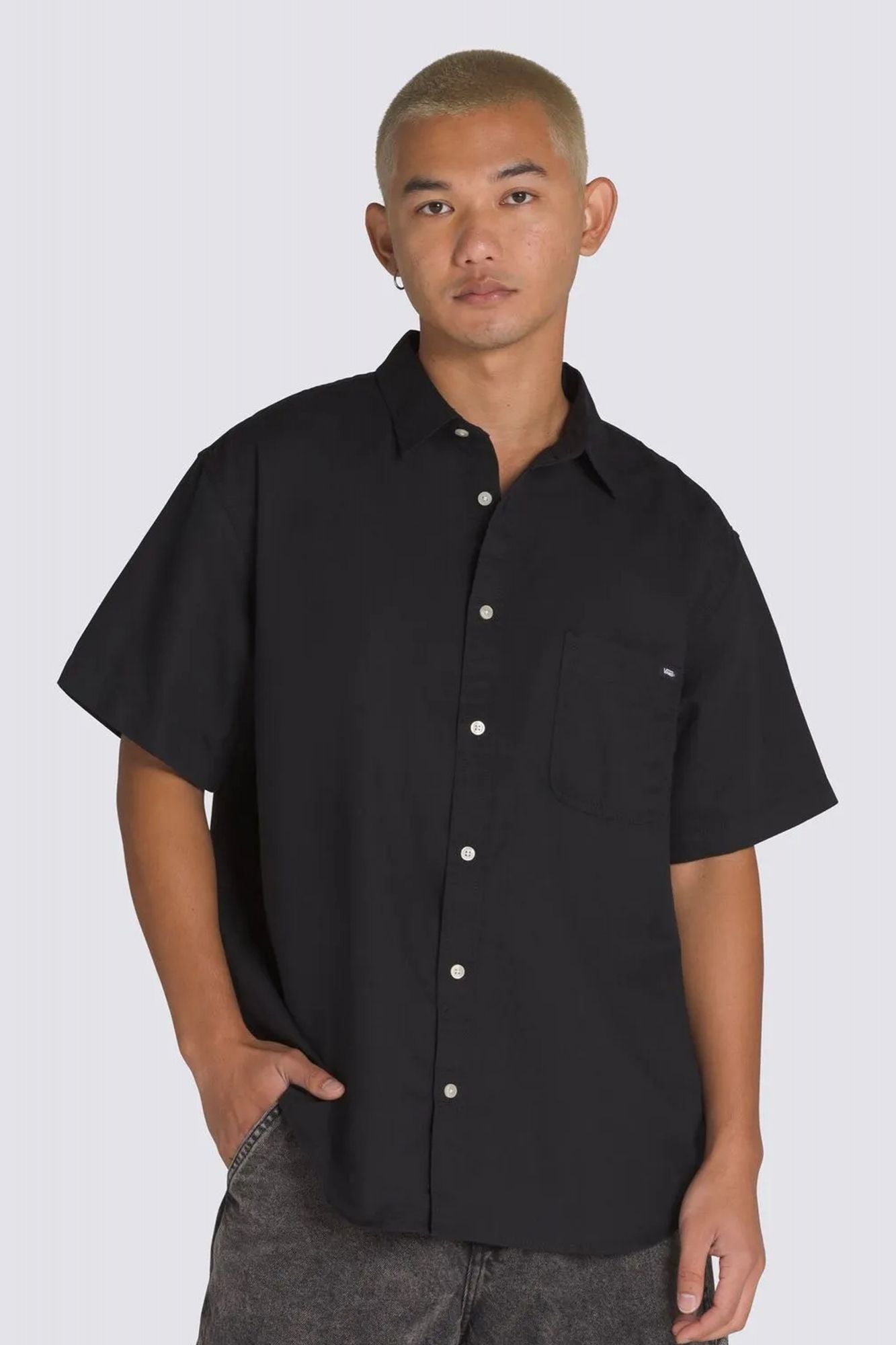 VANS LAWSON SOLID SS WOVEN en color NEGRO (1)