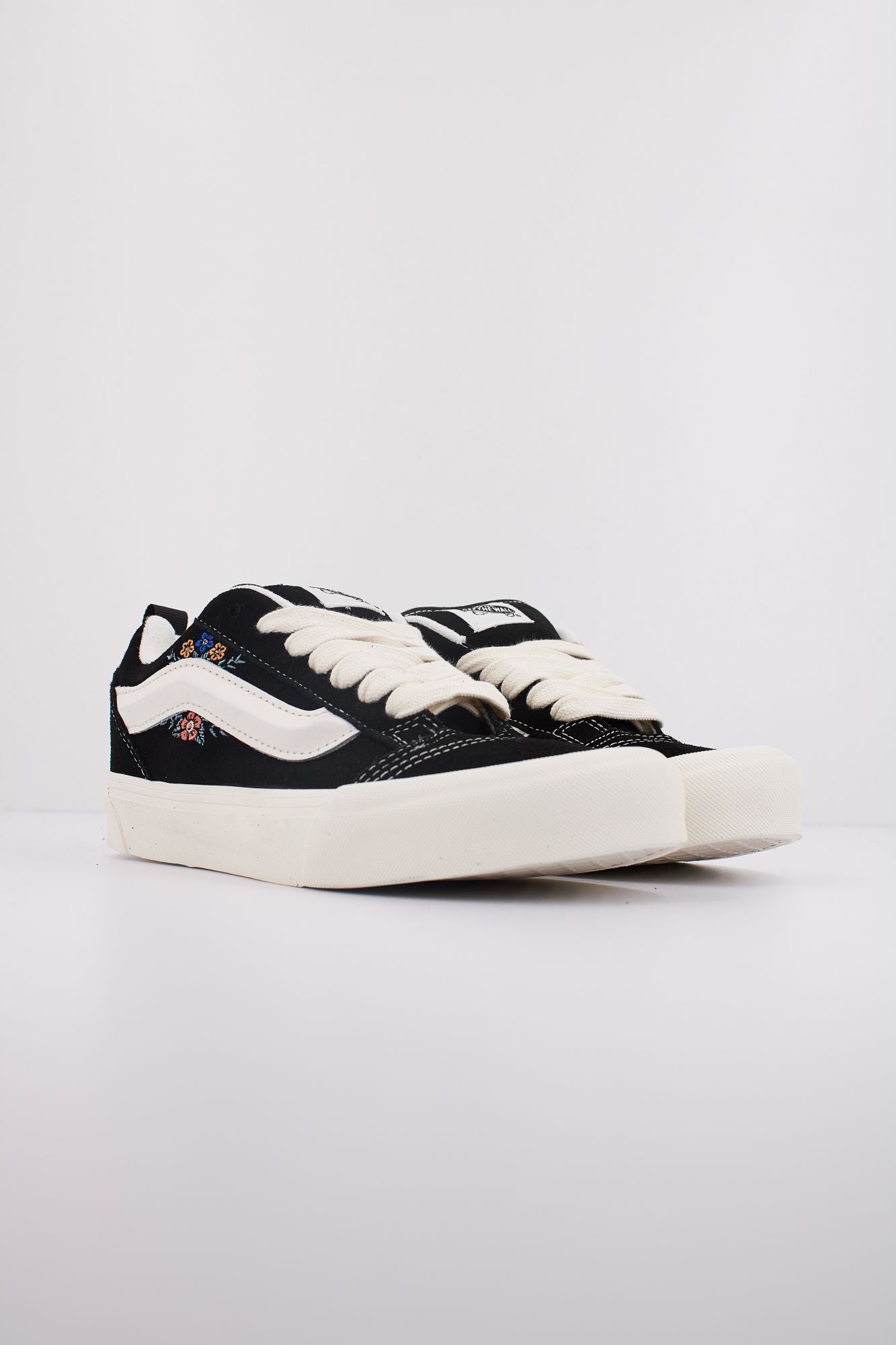VANS KNU SKOOL en color NEGRO (2)