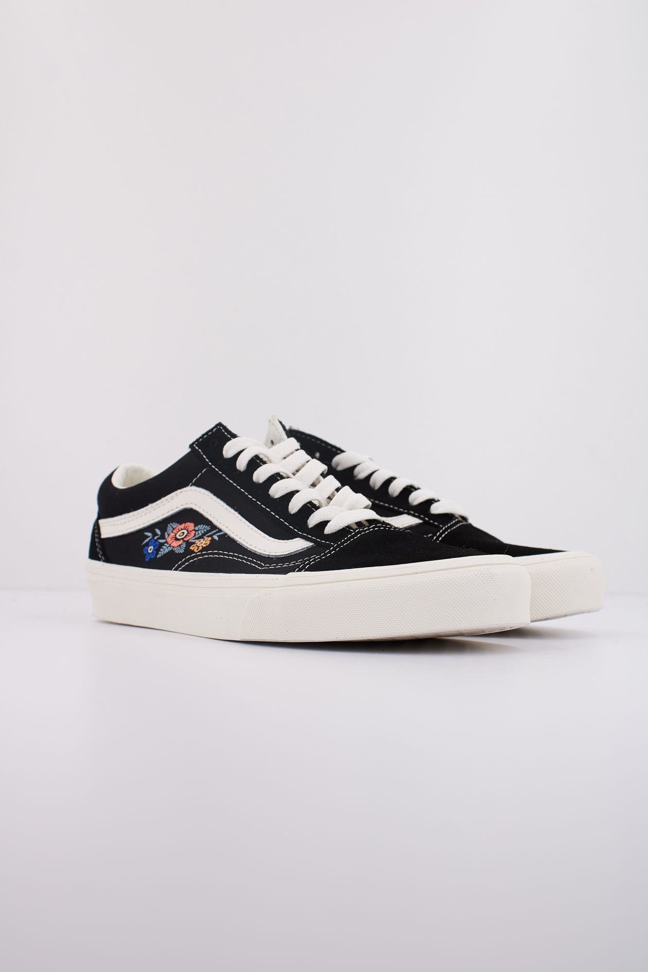 VANS OLD SKOOL en color NEGRO (2)