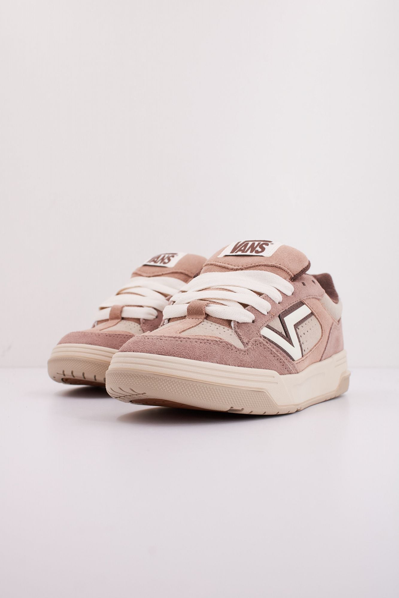 VANS UPLAND NEUTRALS en color MARRON CLARO (2)