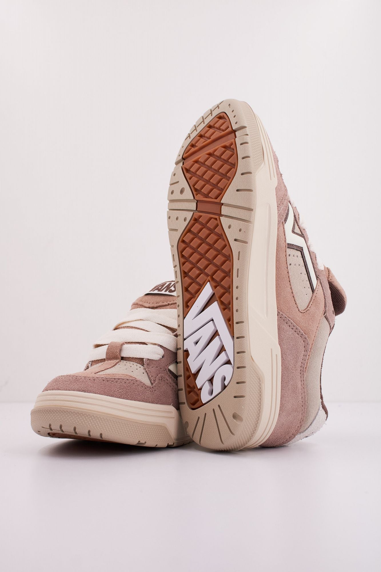 VANS UPLAND NEUTRALS en color MARRON CLARO (5)