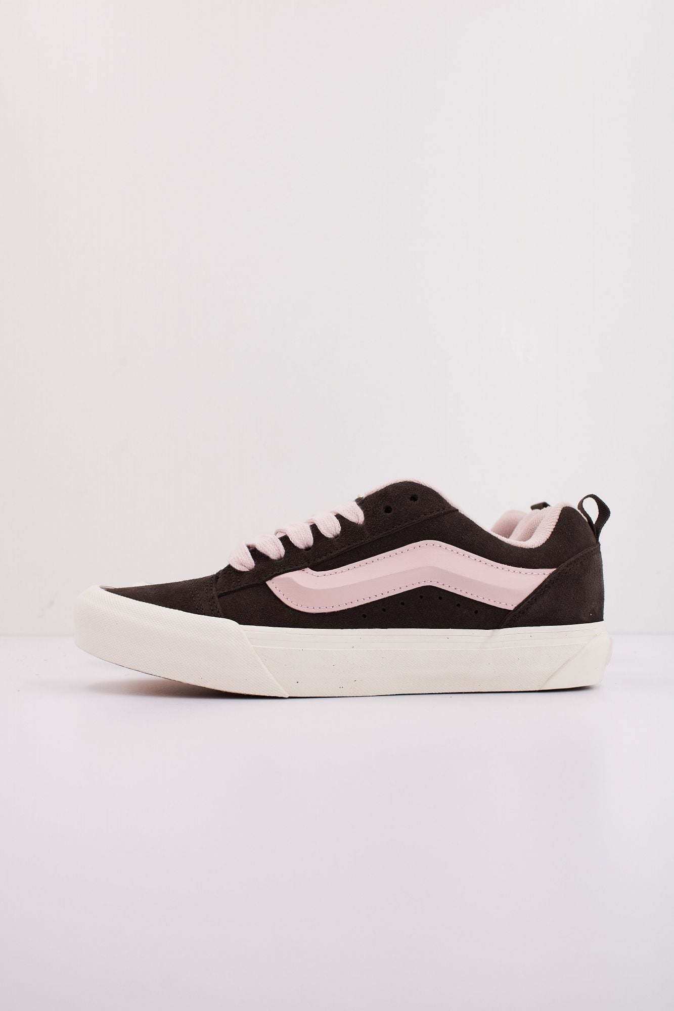 VANS KNU SKOOL en color NEGRO (1)