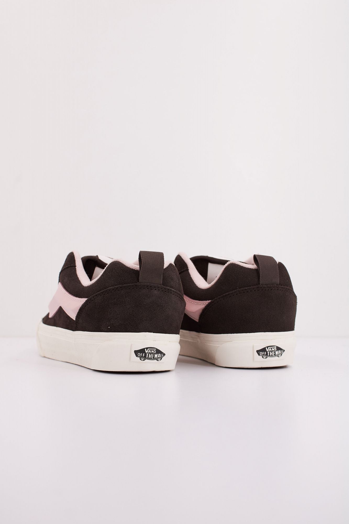 VANS KNU SKOOL en color NEGRO (4)
